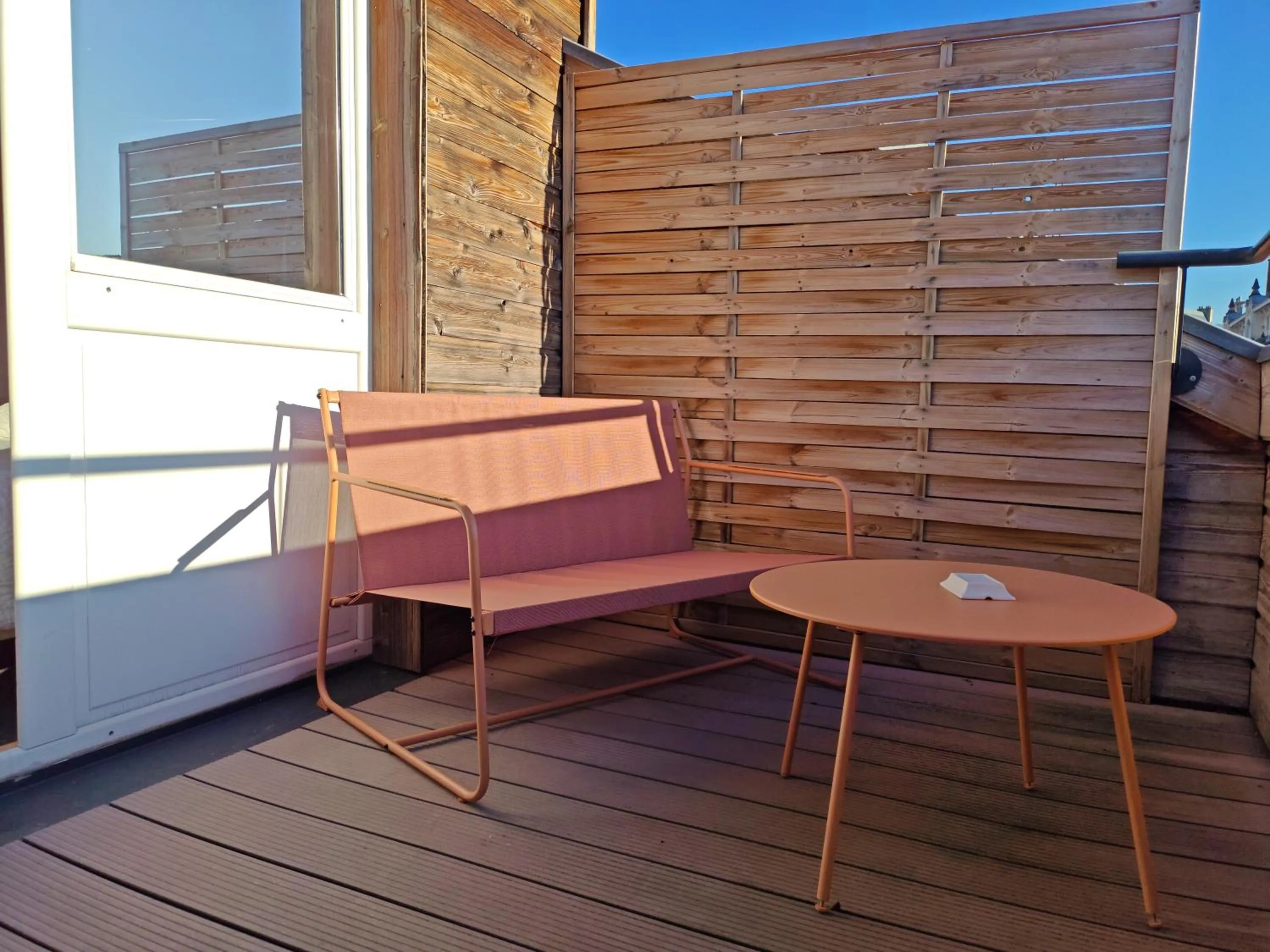 Patio in Urban Style, Hôtel Le Cheval Noir, Saint-Étienne