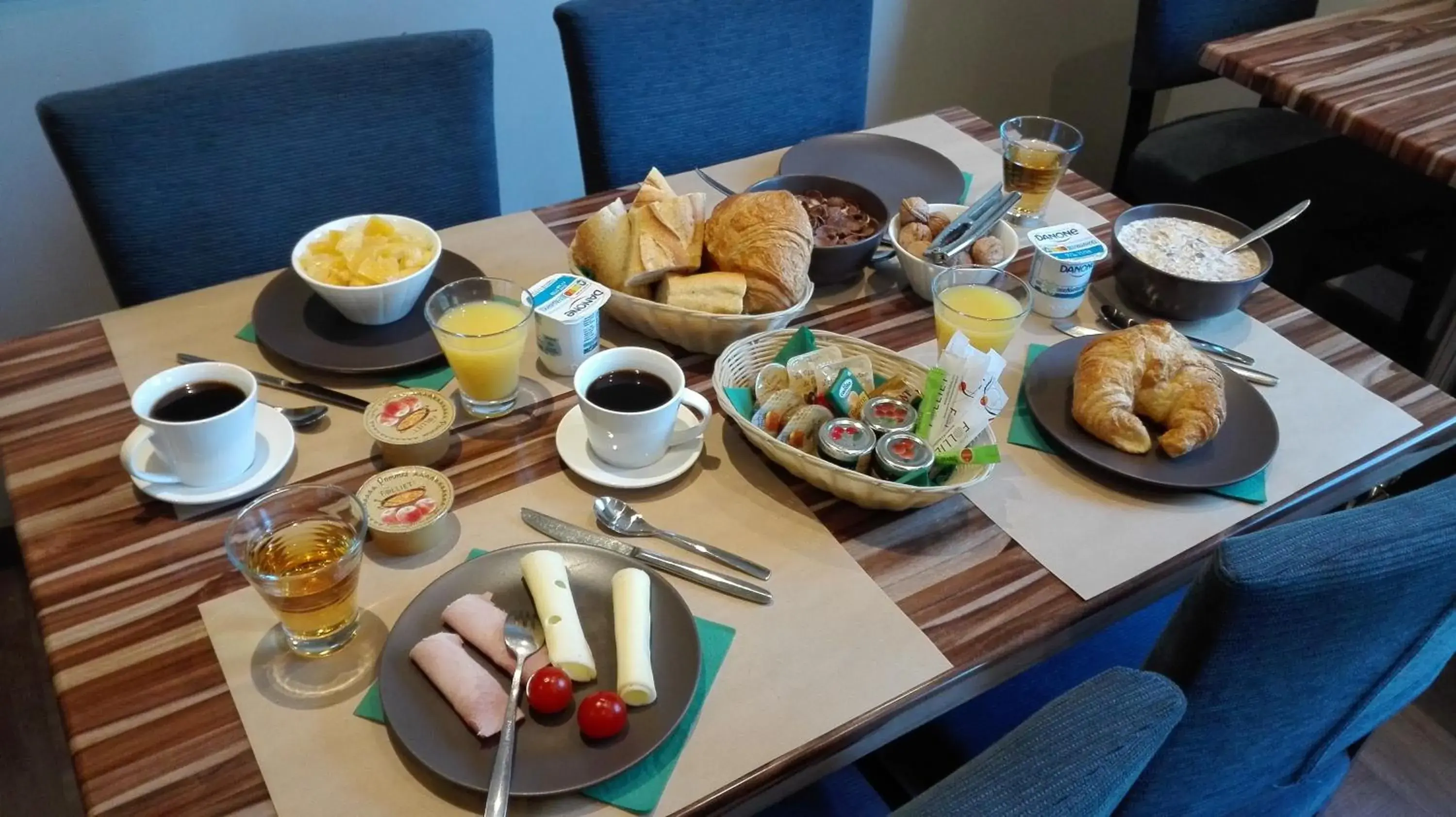 Buffet breakfast in Côté Hôtel Buffet breakfast in Côté Hôtel