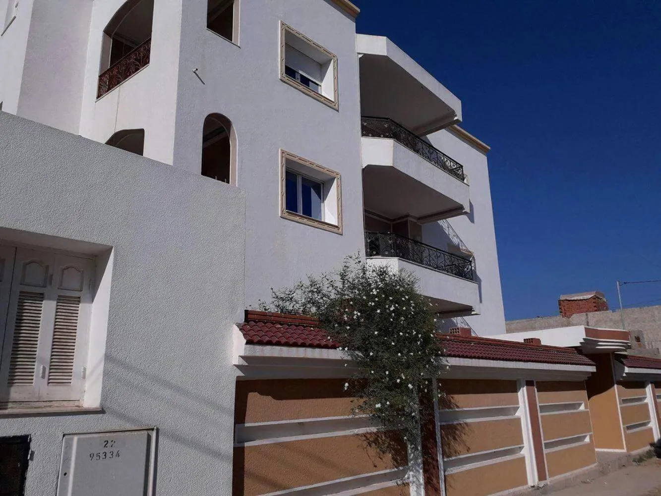 Facade/entrance in Miriam Apartments