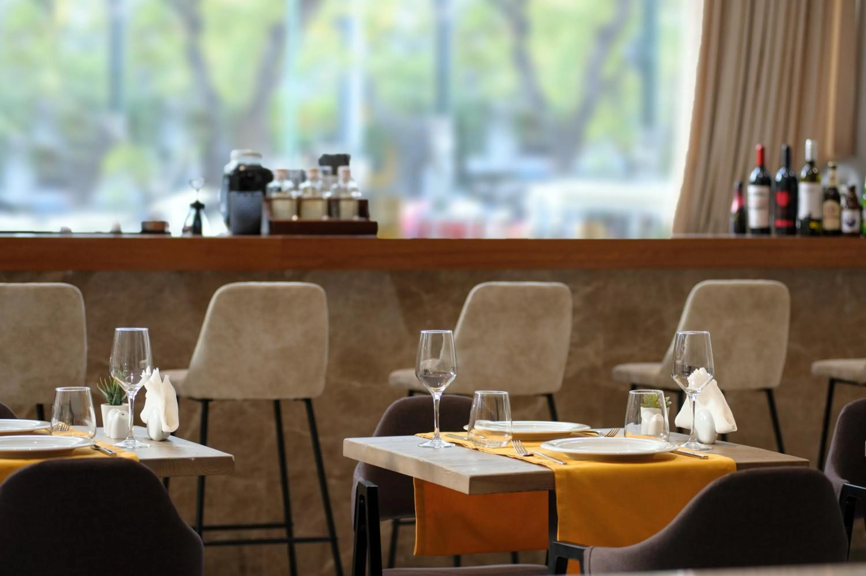 Restaurant/places to eat in B4B Athens Signature Hotel