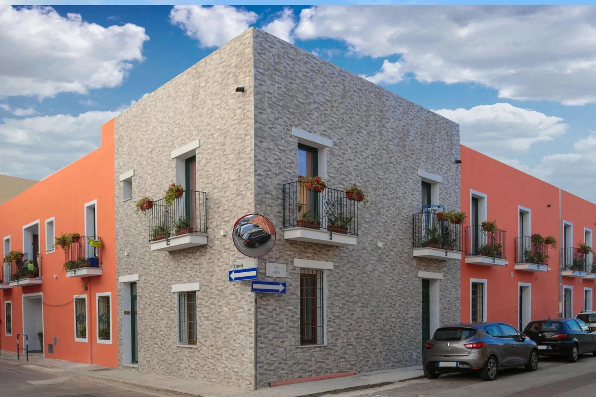 Facade/entrance in Olbia Domus Inn