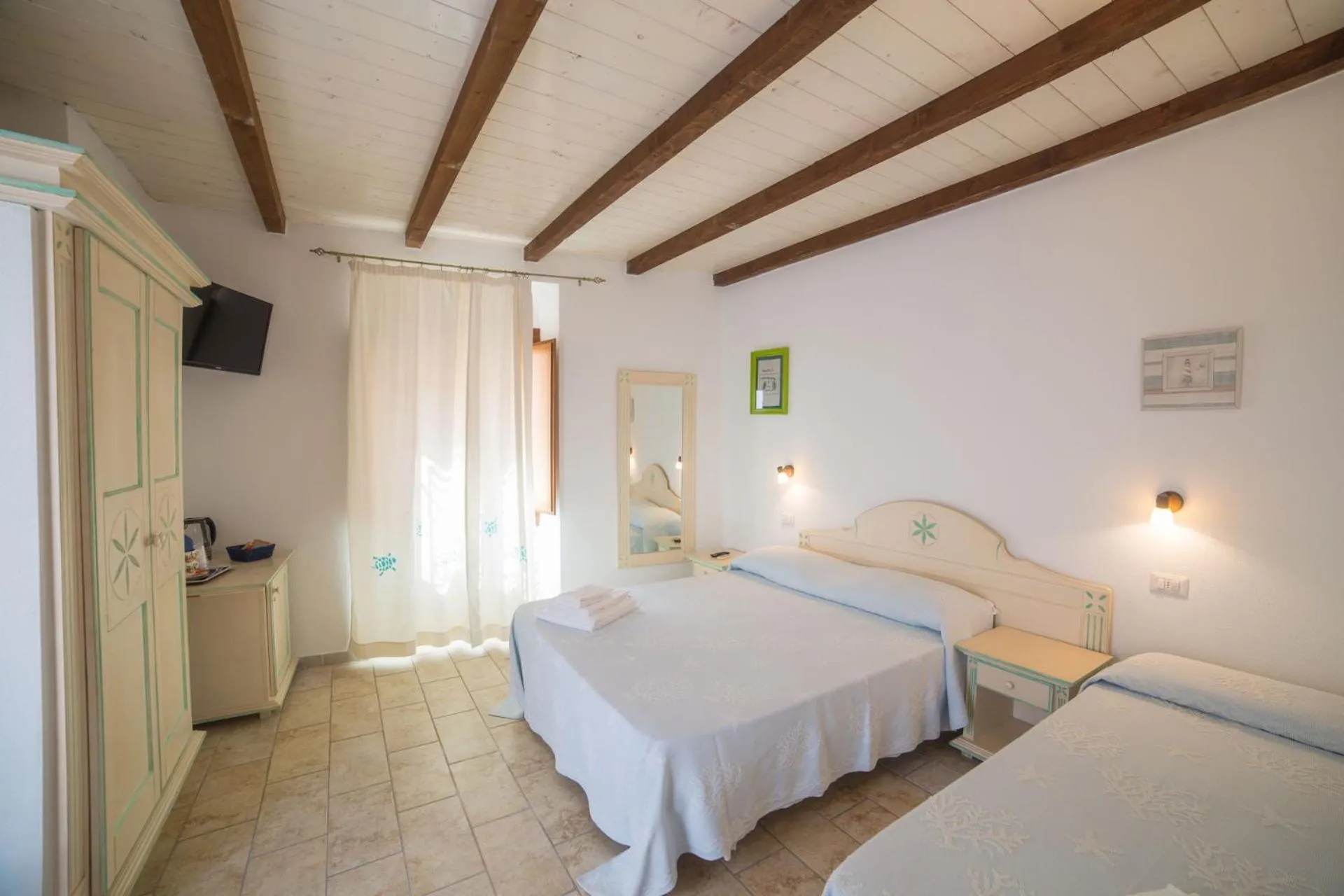 Photo of the whole room, Bed in Olbia Domus Inn