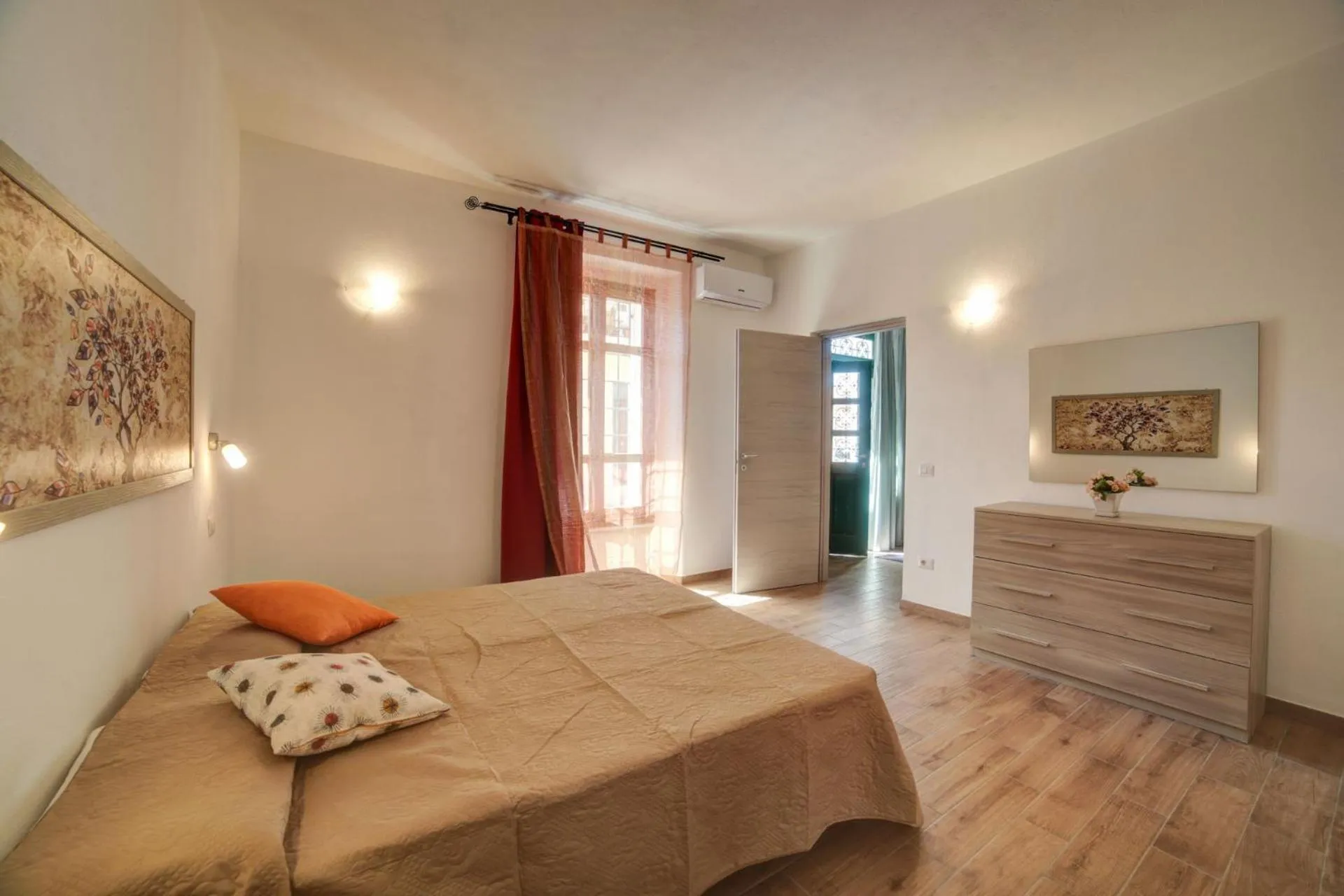 Photo of the whole room, Bed in Olbia Domus Inn