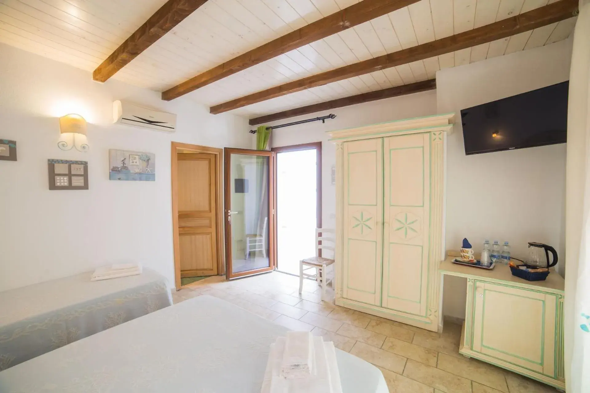 Triple Room in Olbia Domus Inn Triple Room in Olbia Domus Inn