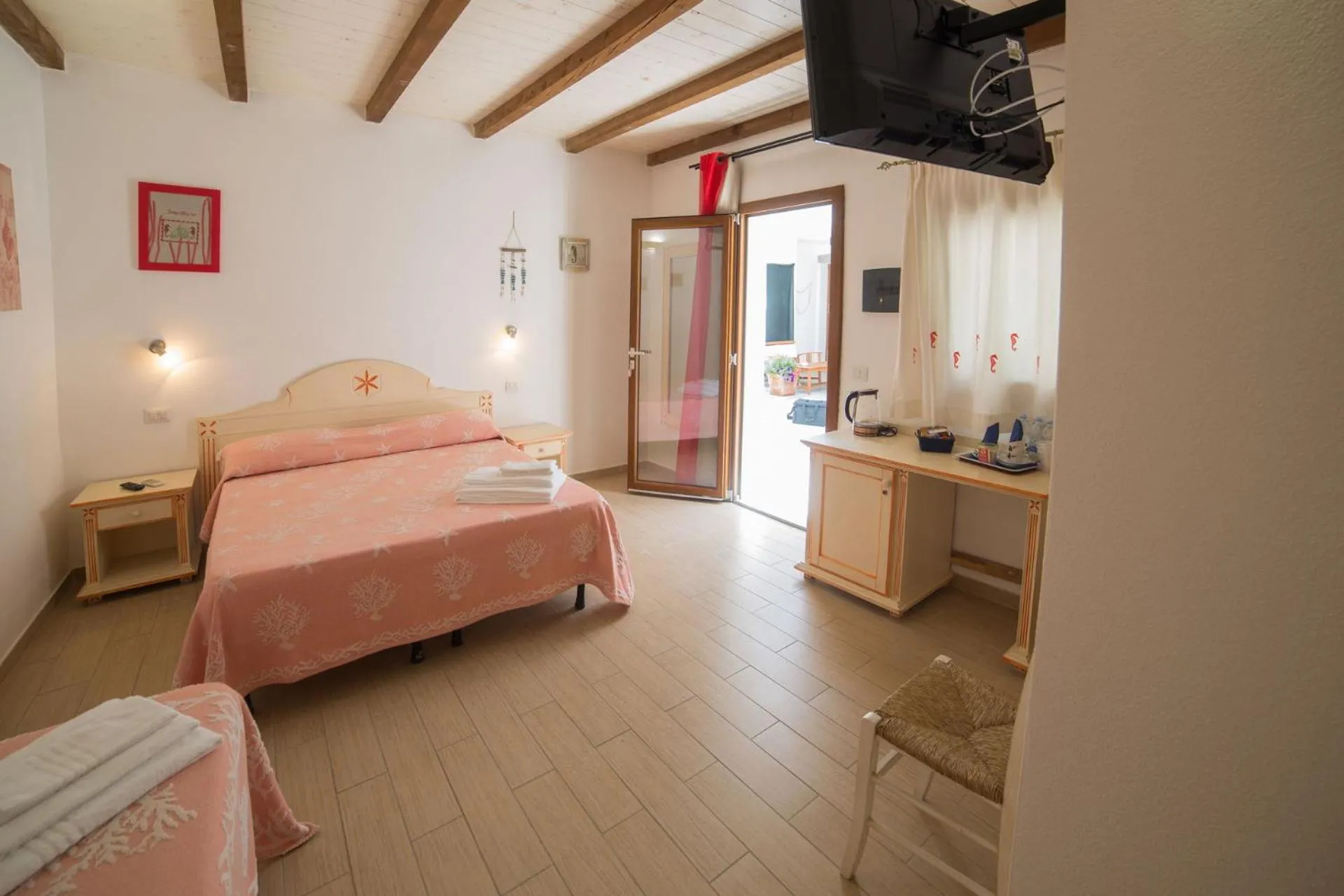 Photo of the whole room, Bed in Olbia Domus Inn