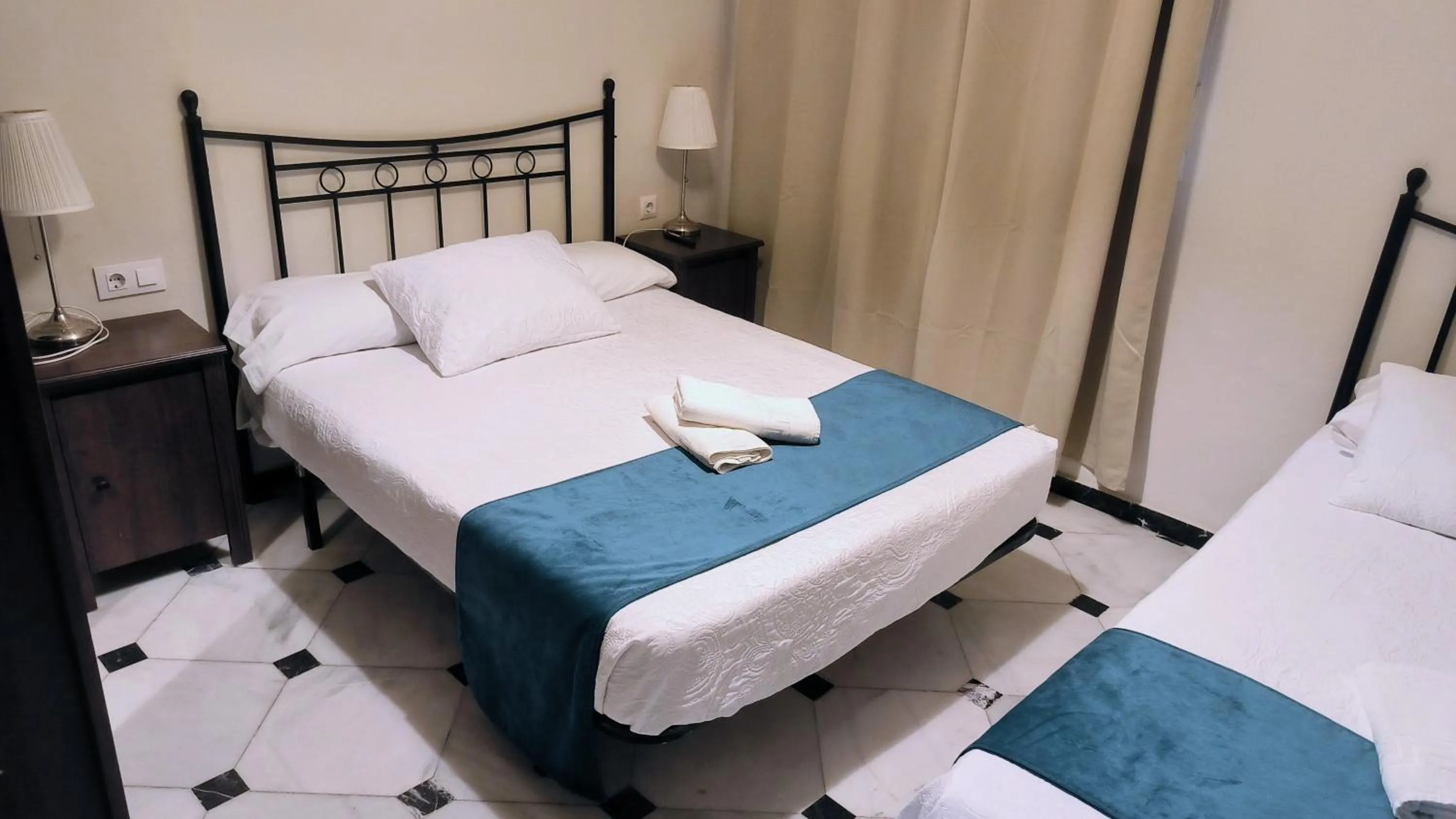 Photo of the whole room, Bed in Pension Perez Montilla