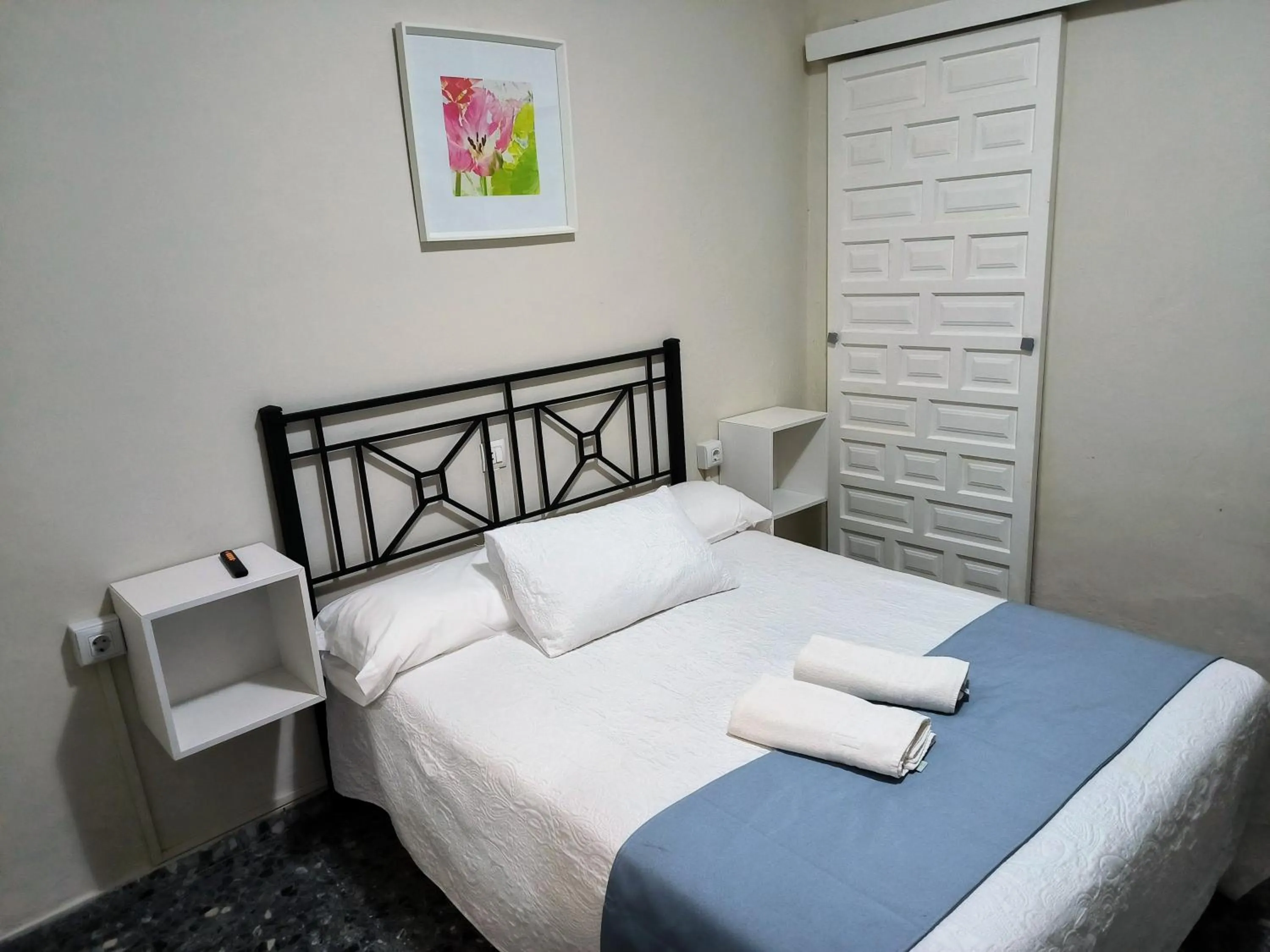 Photo of the whole room, Bed in Pension Perez Montilla