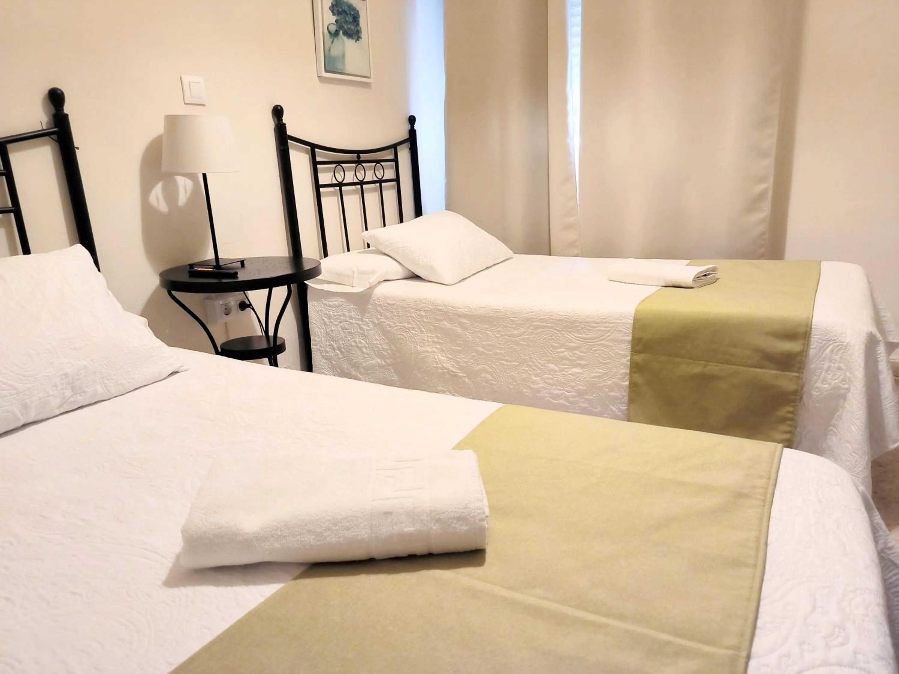 Photo of the whole room, Bed in Pension Perez Montilla