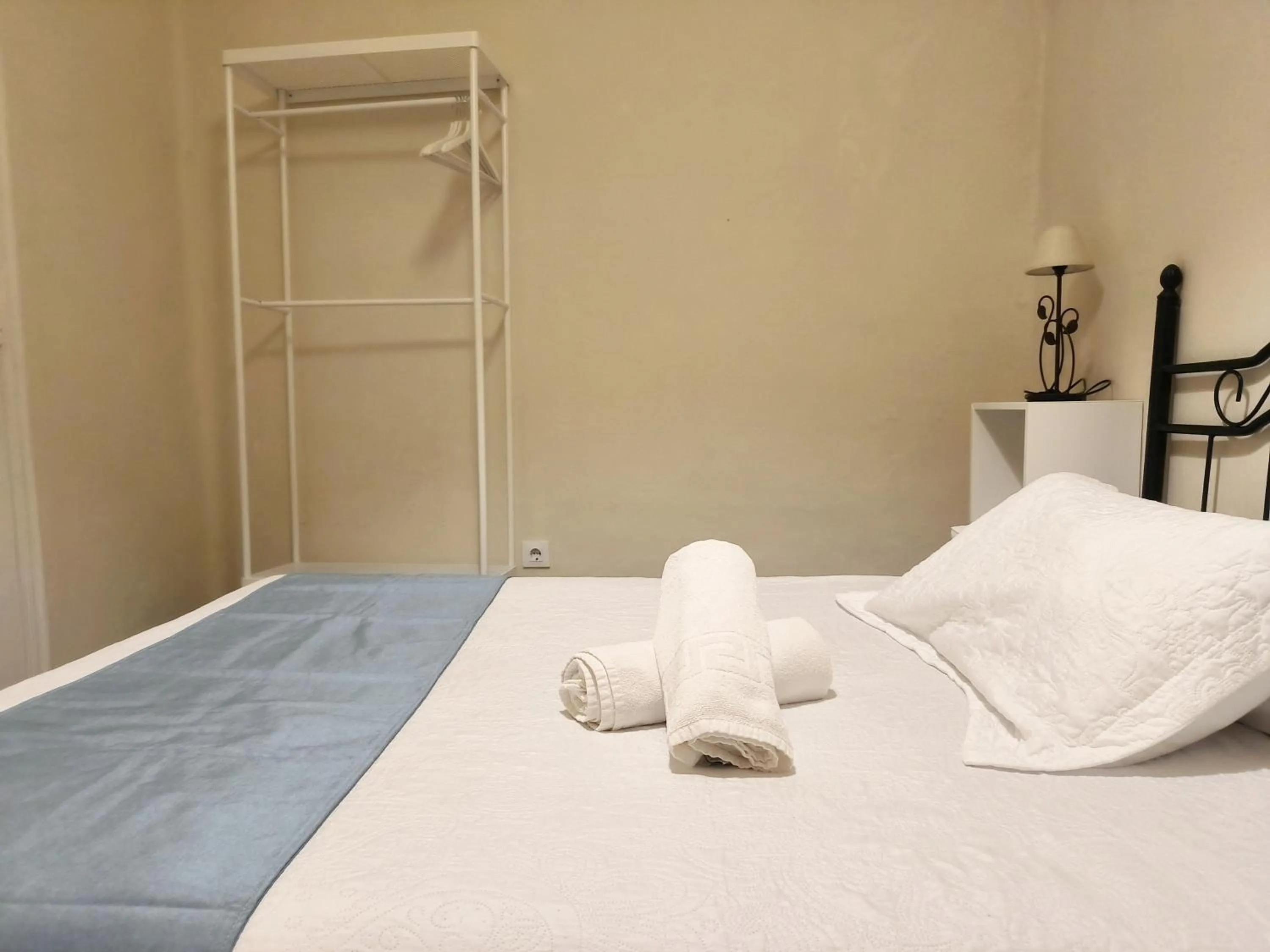 Photo of the whole room, Bed in Pension Perez Montilla