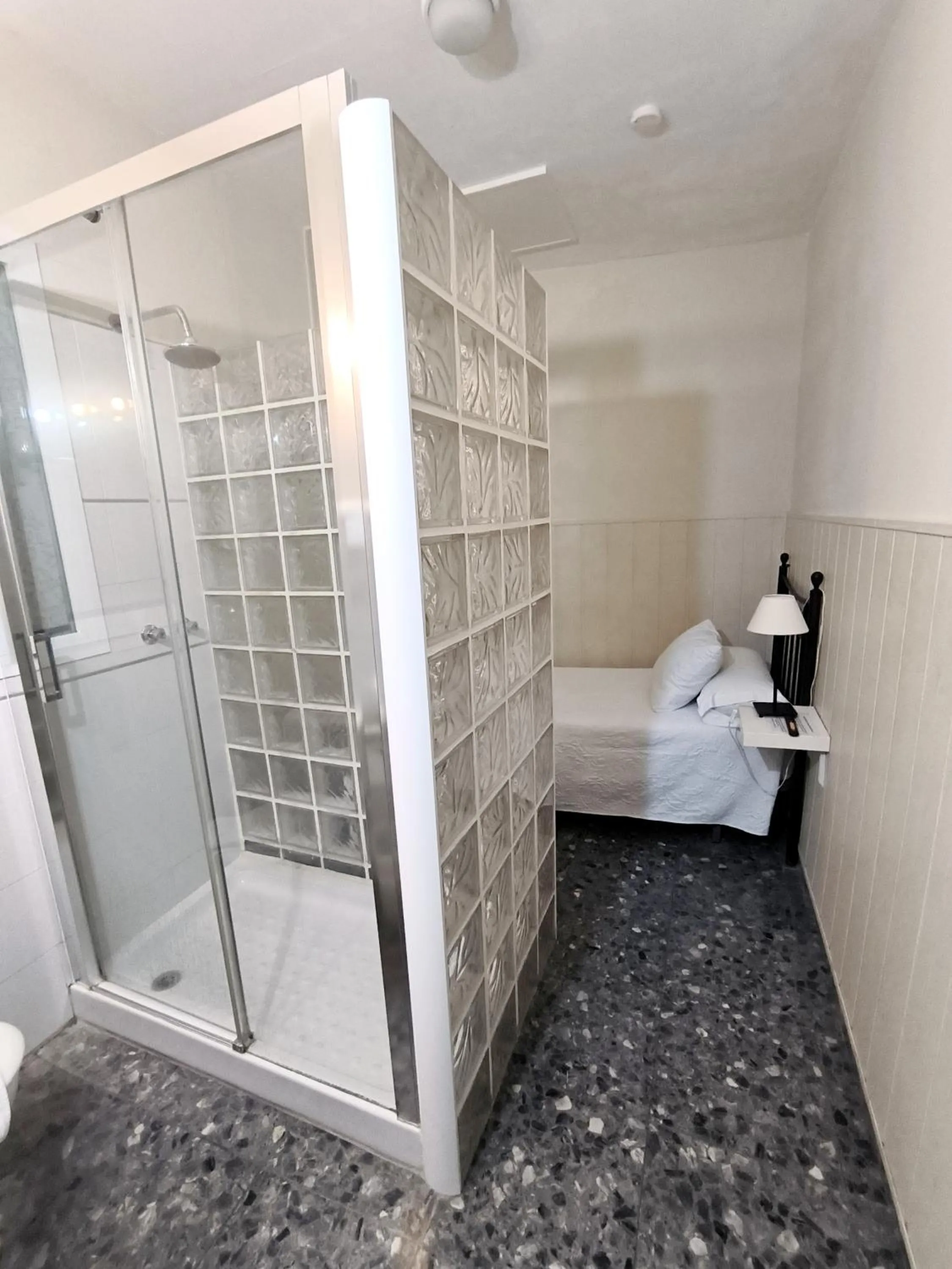 Photo of the whole room, Bed in Pension Perez Montilla