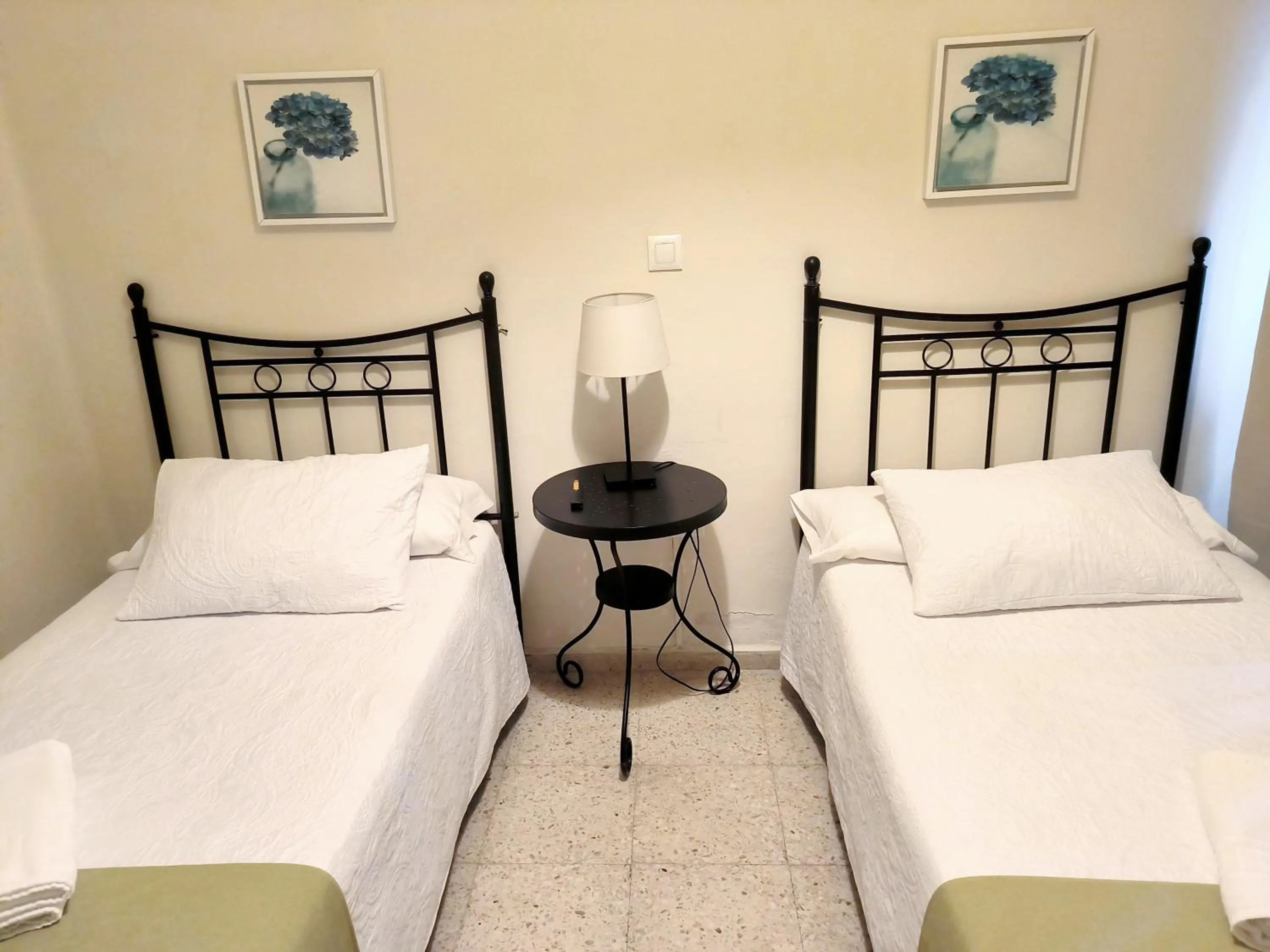 Photo of the whole room, Bed in Pension Perez Montilla