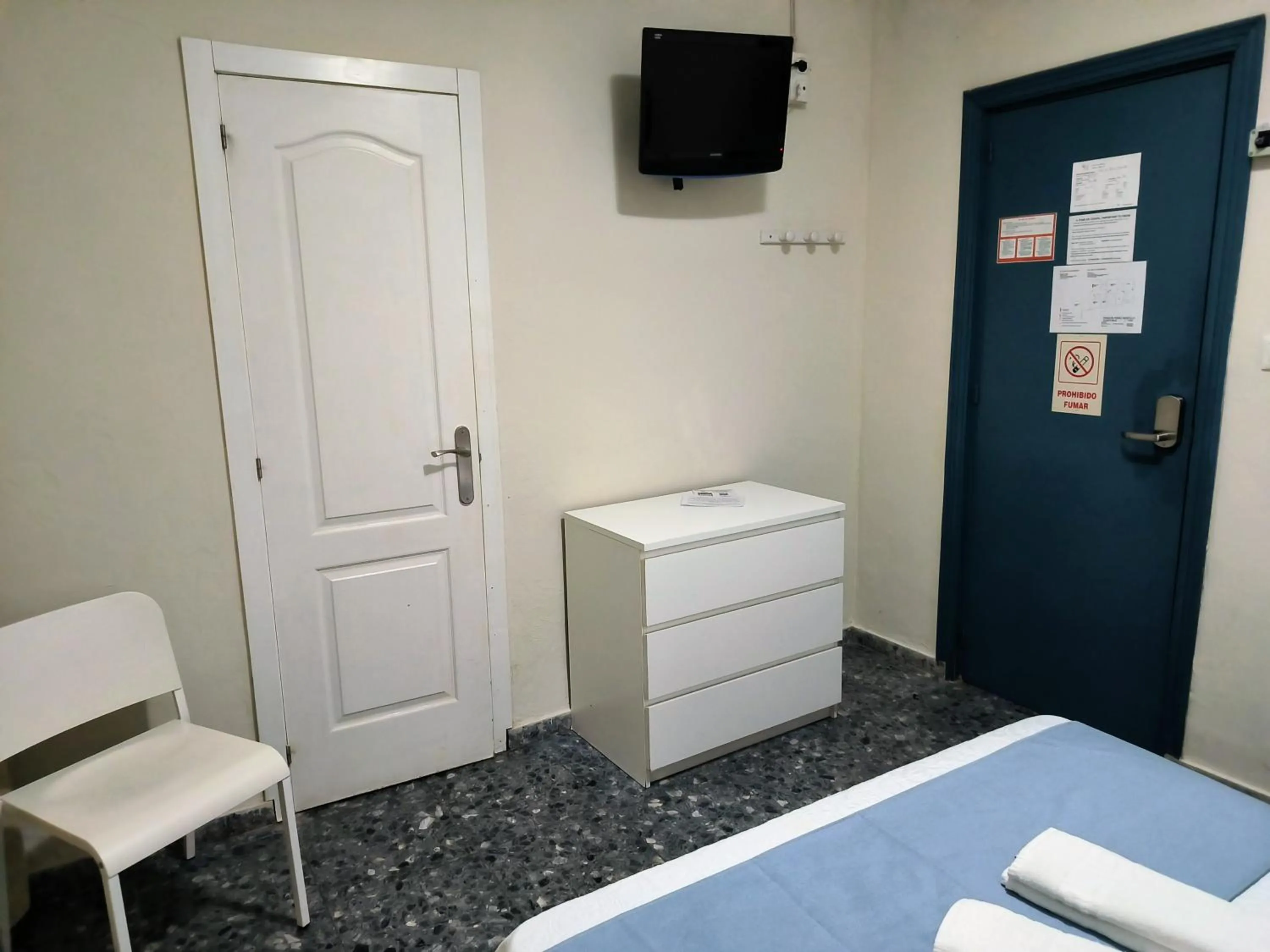 Photo of the whole room, Bed in Pension Perez Montilla