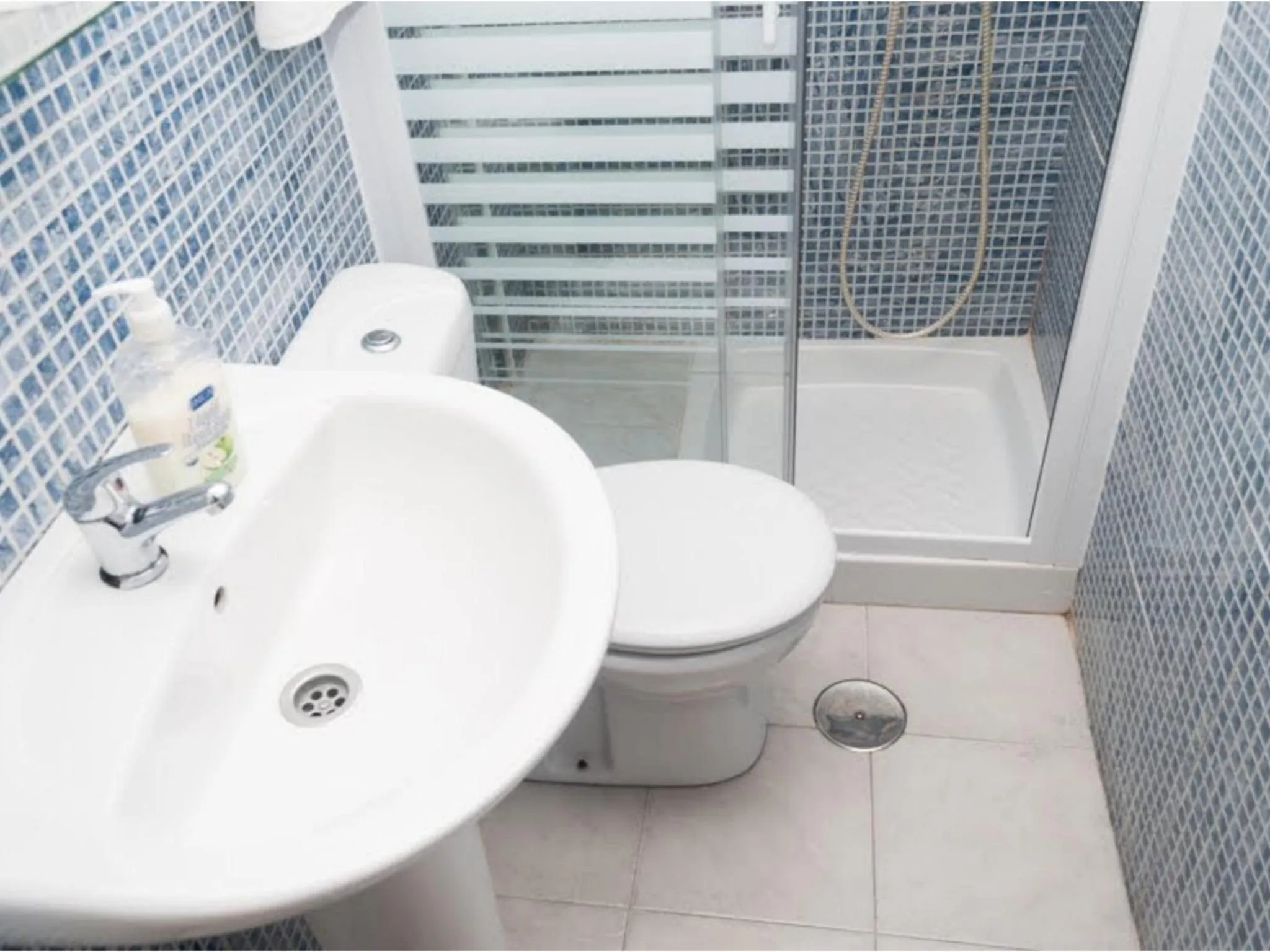 Bathroom in Pension Perez Montilla