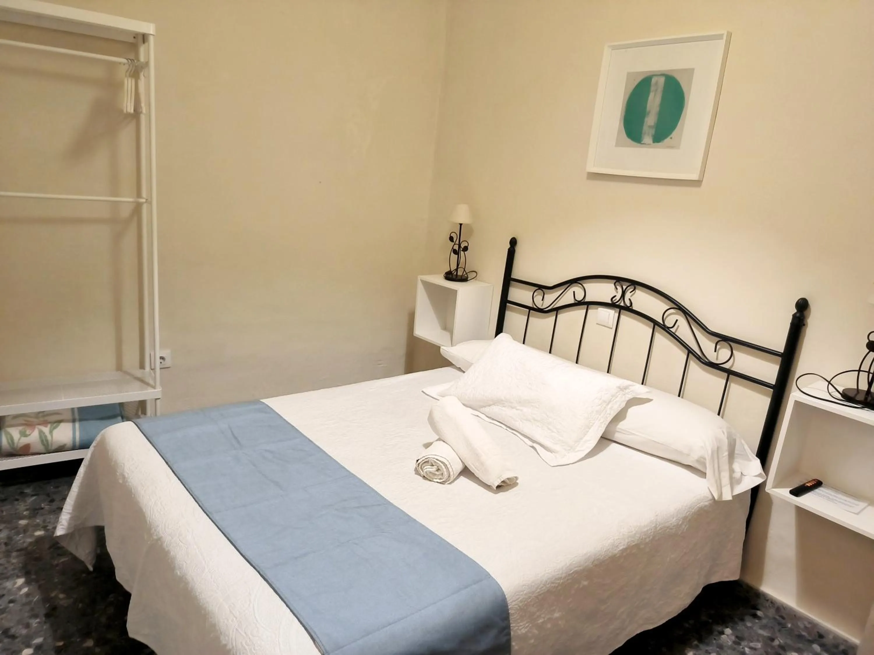 Photo of the whole room, Bed in Pension Perez Montilla