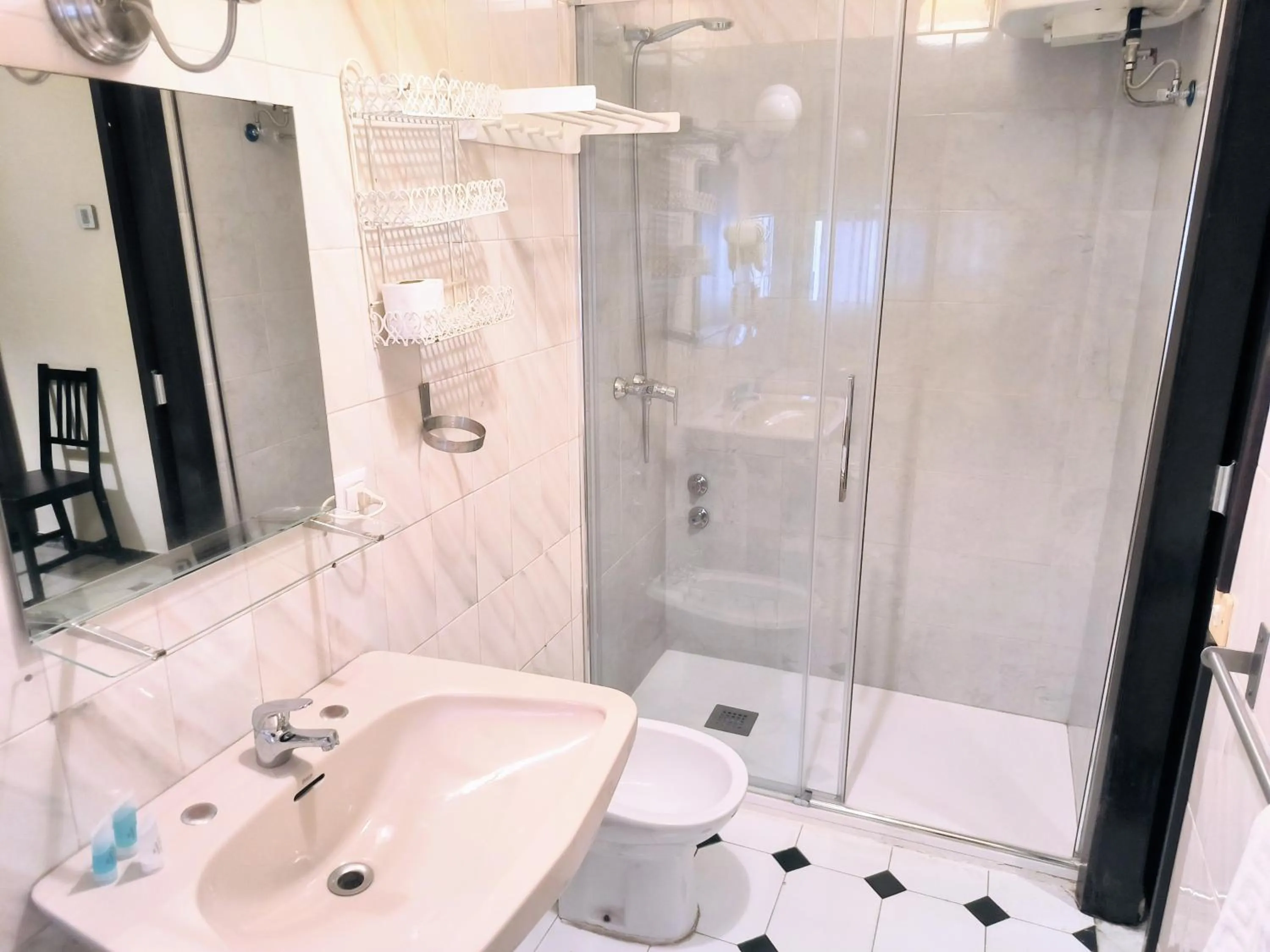 Bathroom in Pension Perez Montilla