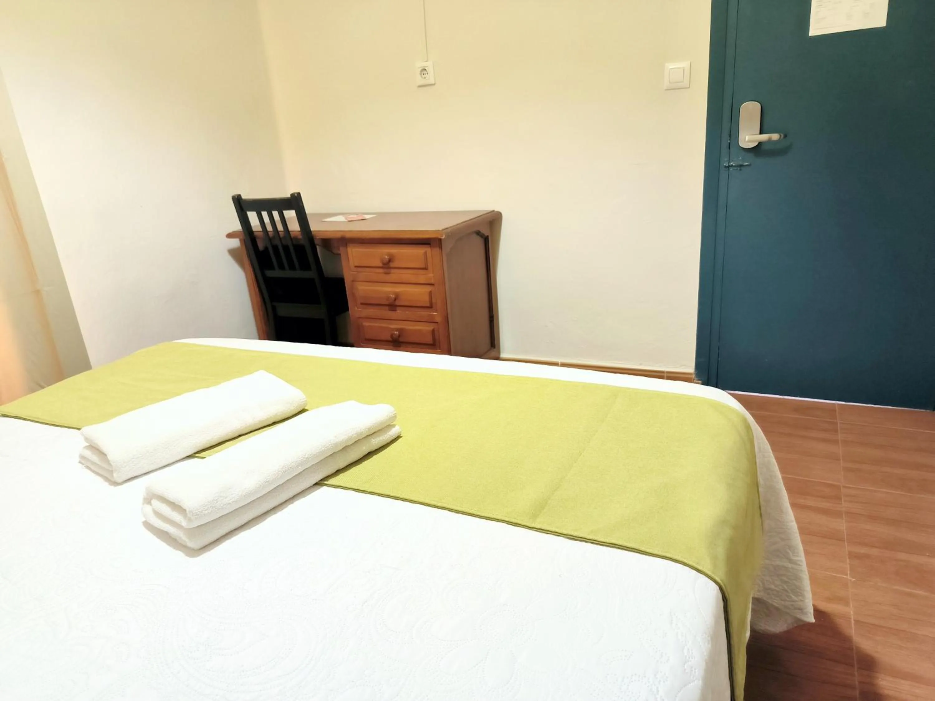 Photo of the whole room, Bed in Pension Perez Montilla