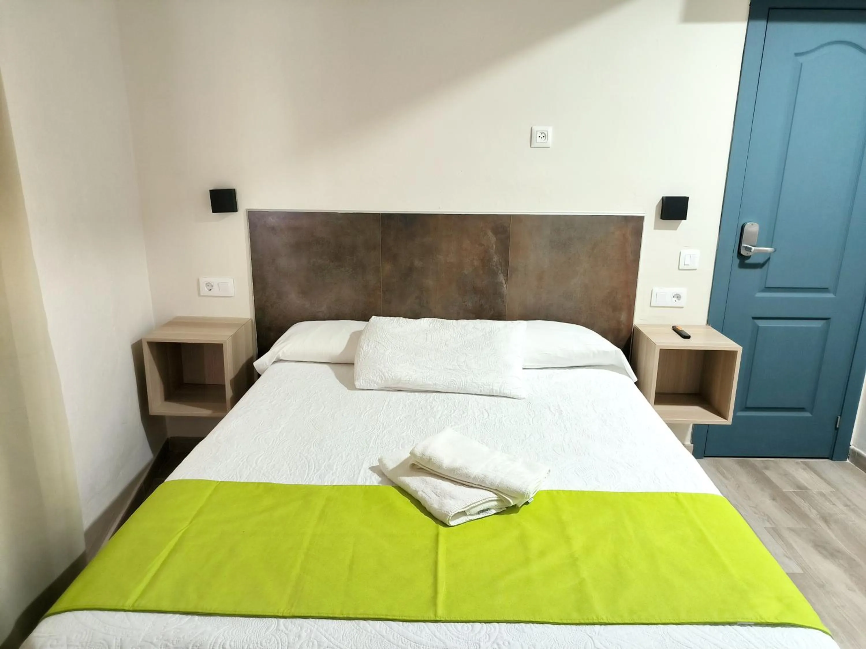 Photo of the whole room, Bed in Pension Perez Montilla