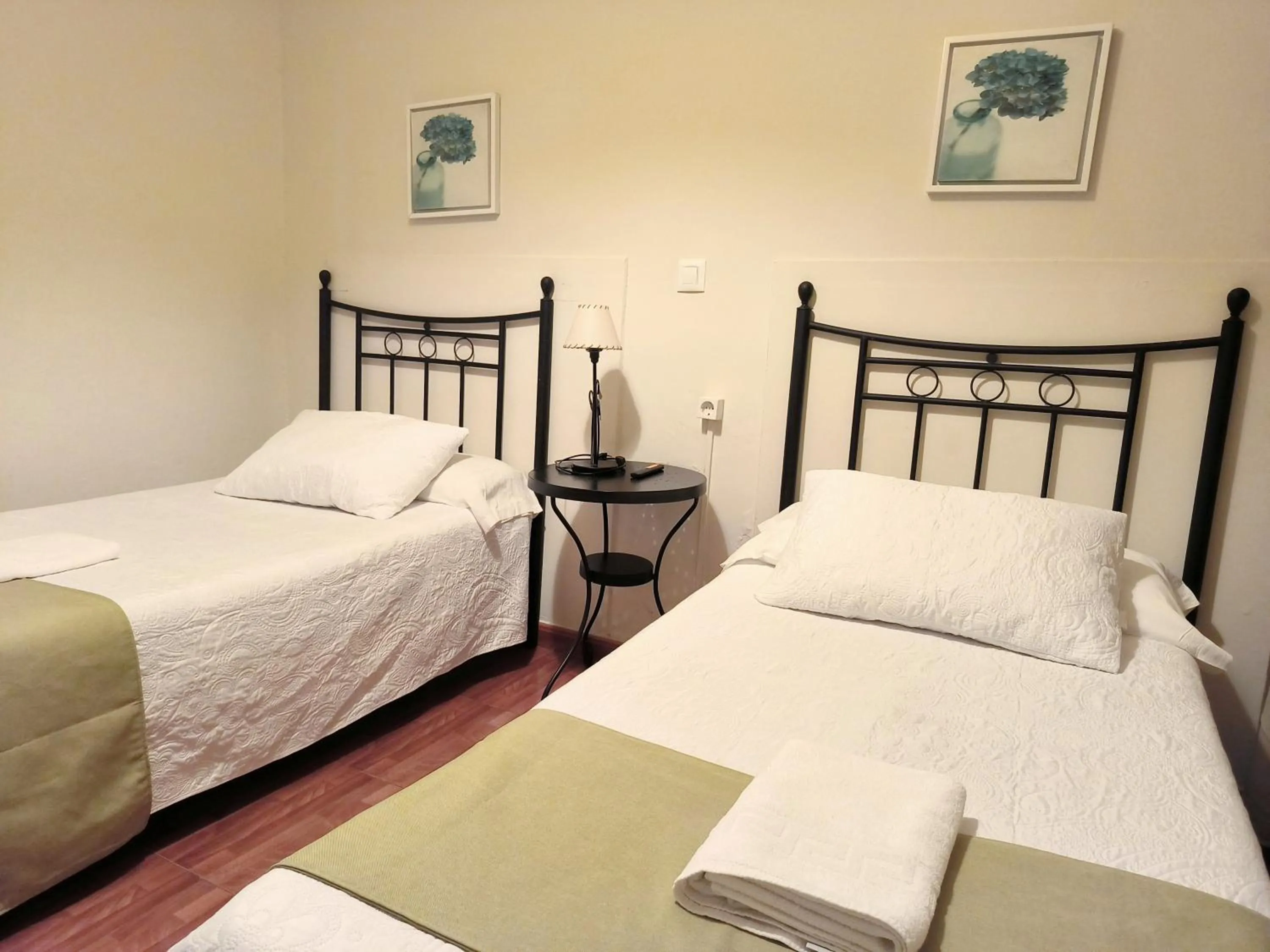 Photo of the whole room, Bed in Pension Perez Montilla