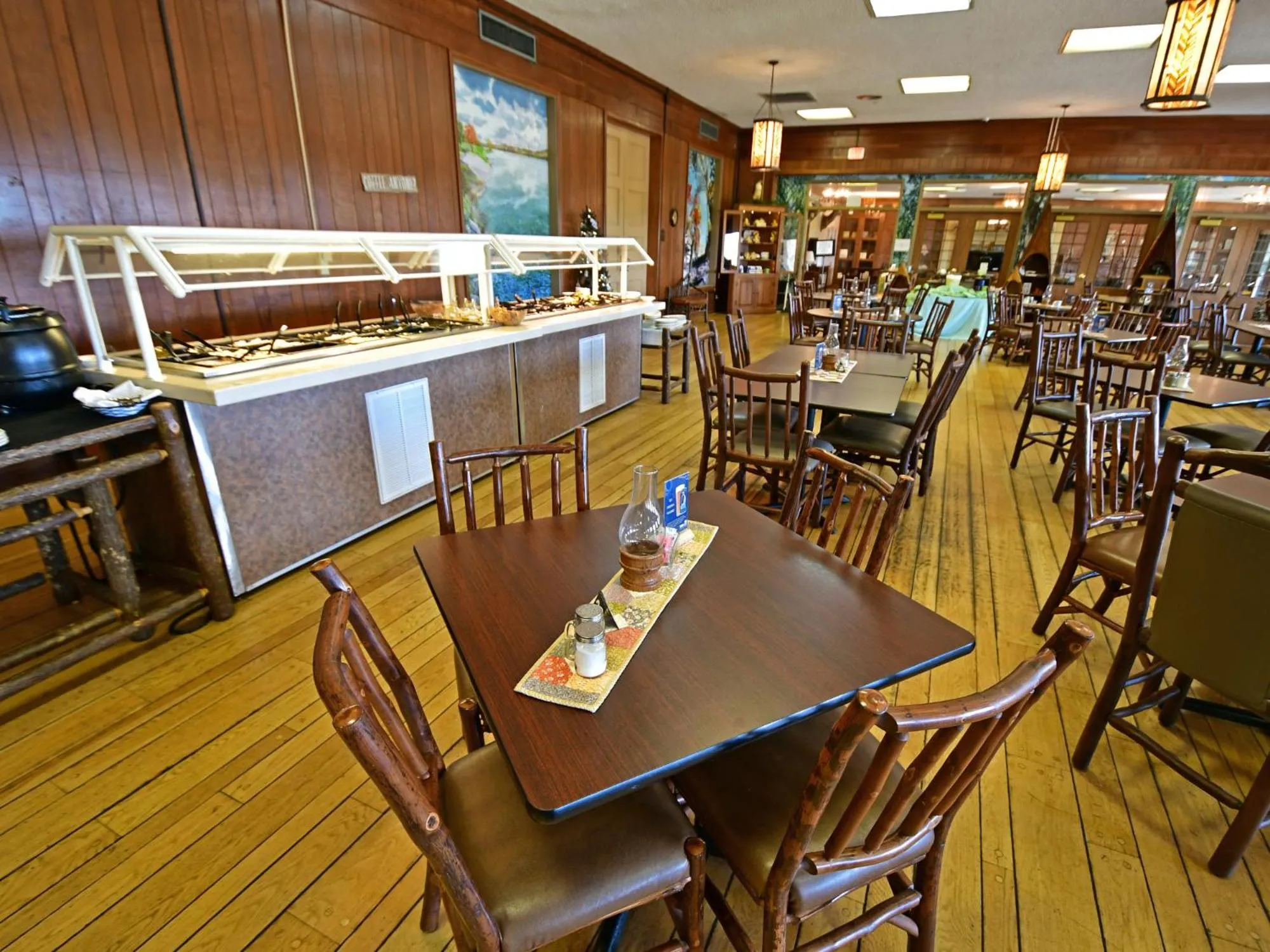 Dining area in Clifty Inn