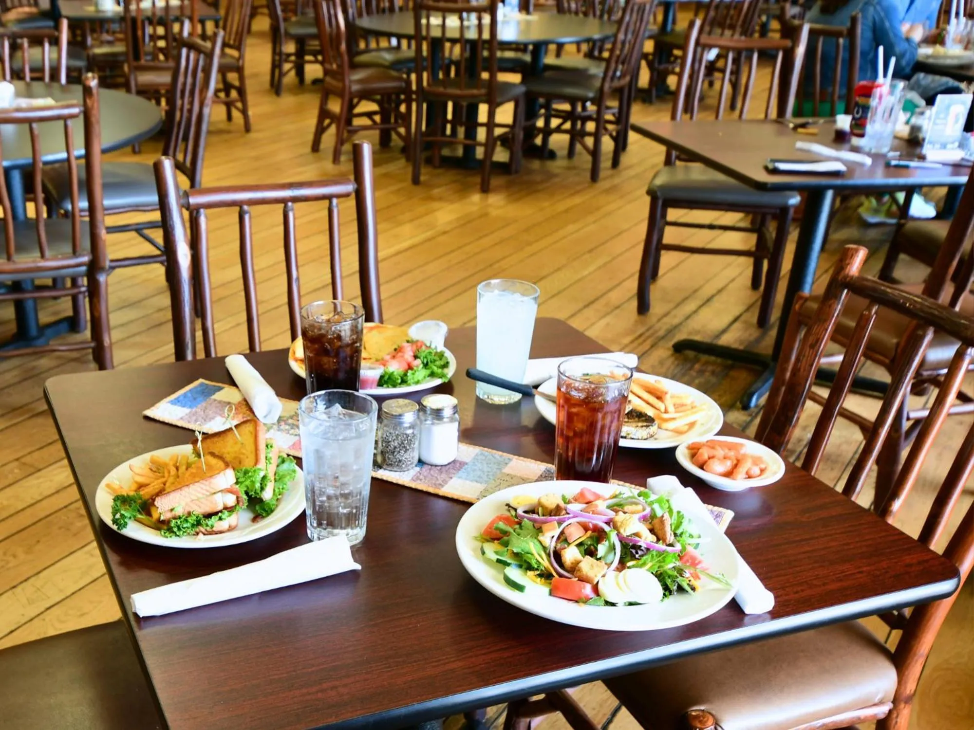 Food and drinks in Clifty Inn