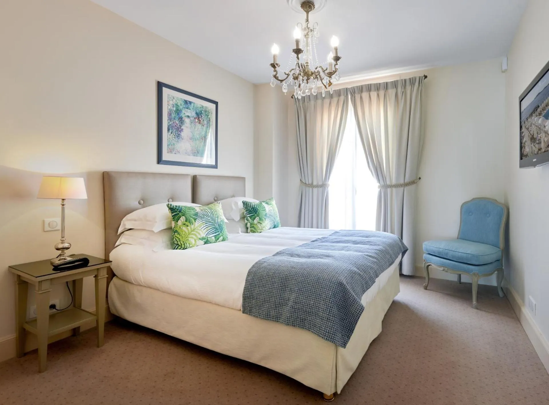 Photo of the whole room, Bed in La Résidence de La Réserve