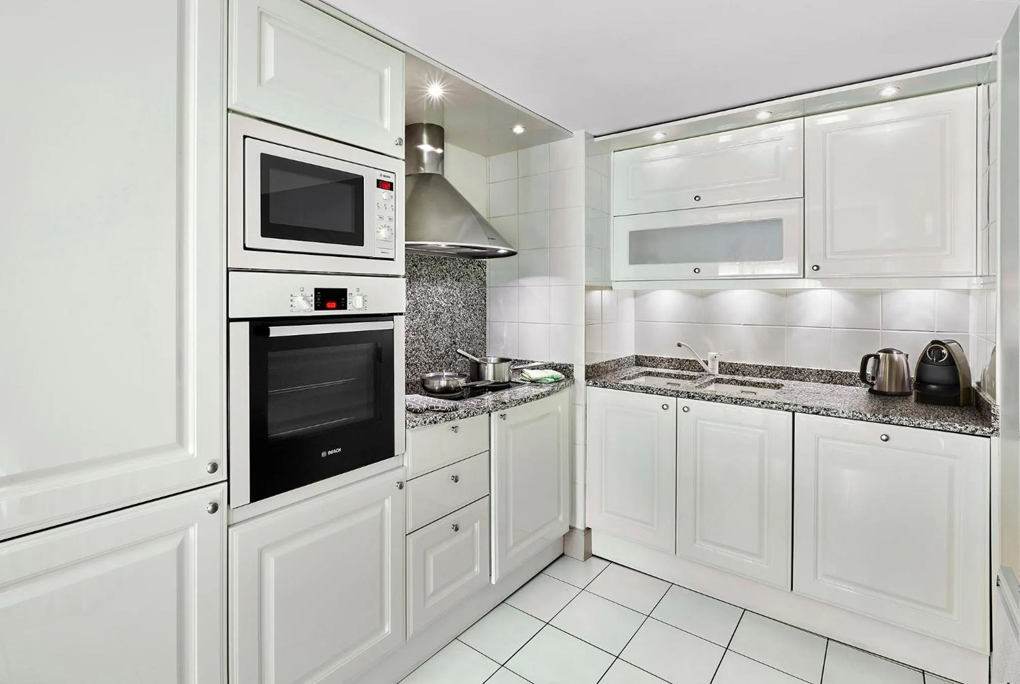 Kitchen or kitchenette in La Résidence de La Réserve