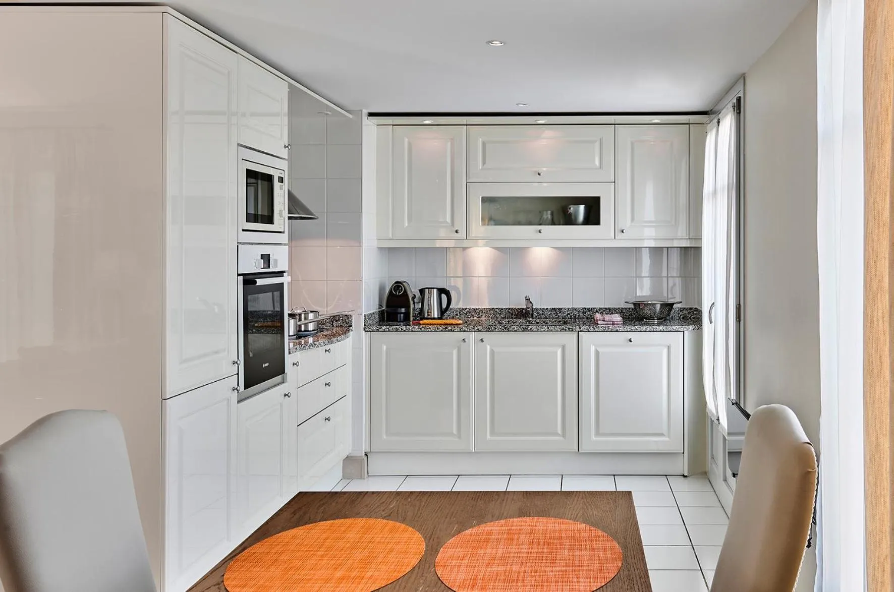 Coffee/tea facilities in La Résidence de La Réserve