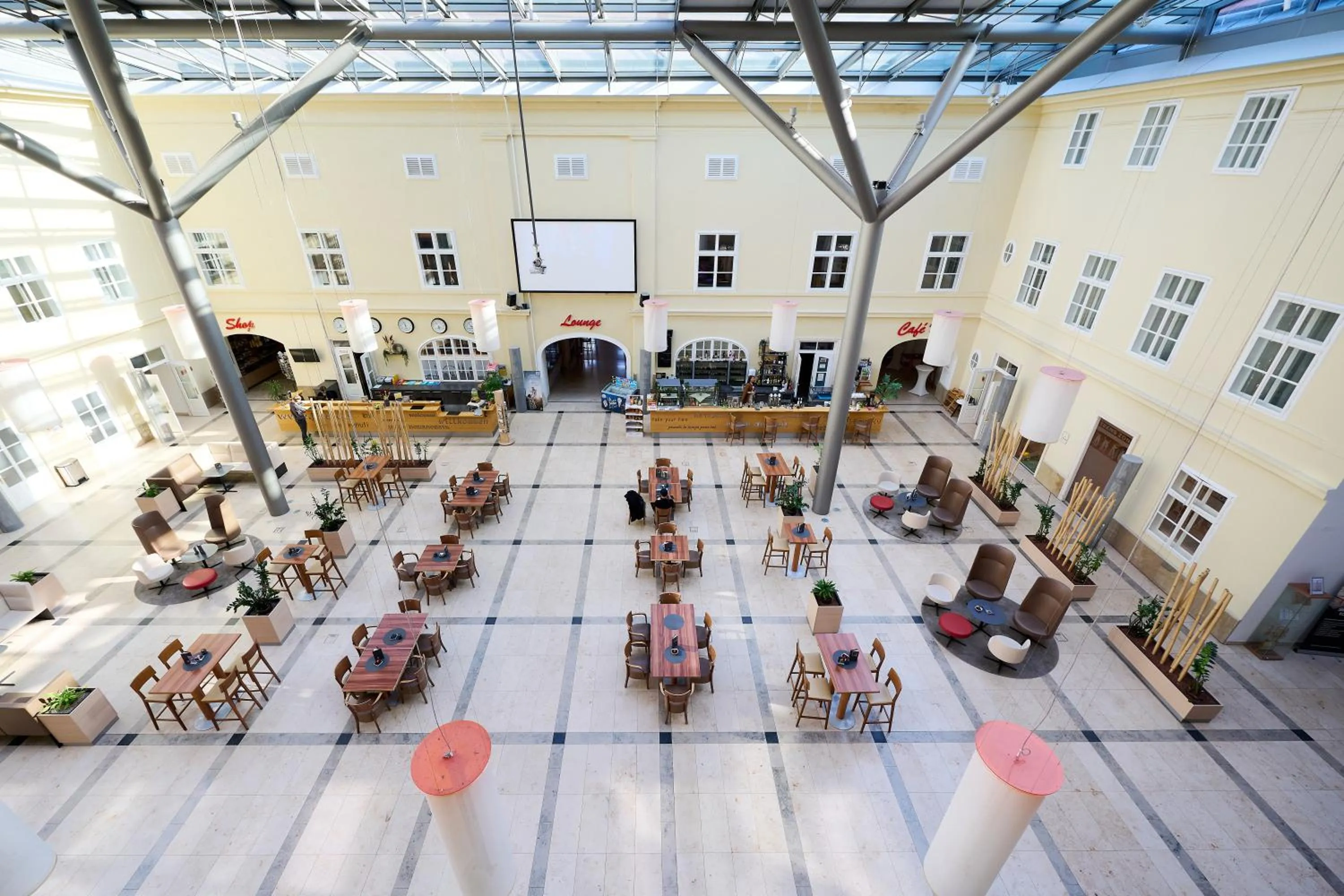 Communal lounge/ TV room in JUFA Hotel Wien City