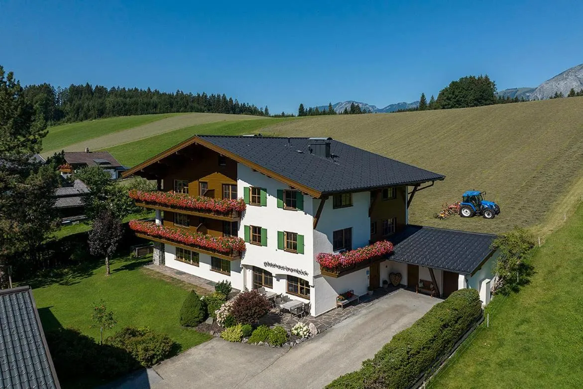 Property building in Gästehaus Bramböck