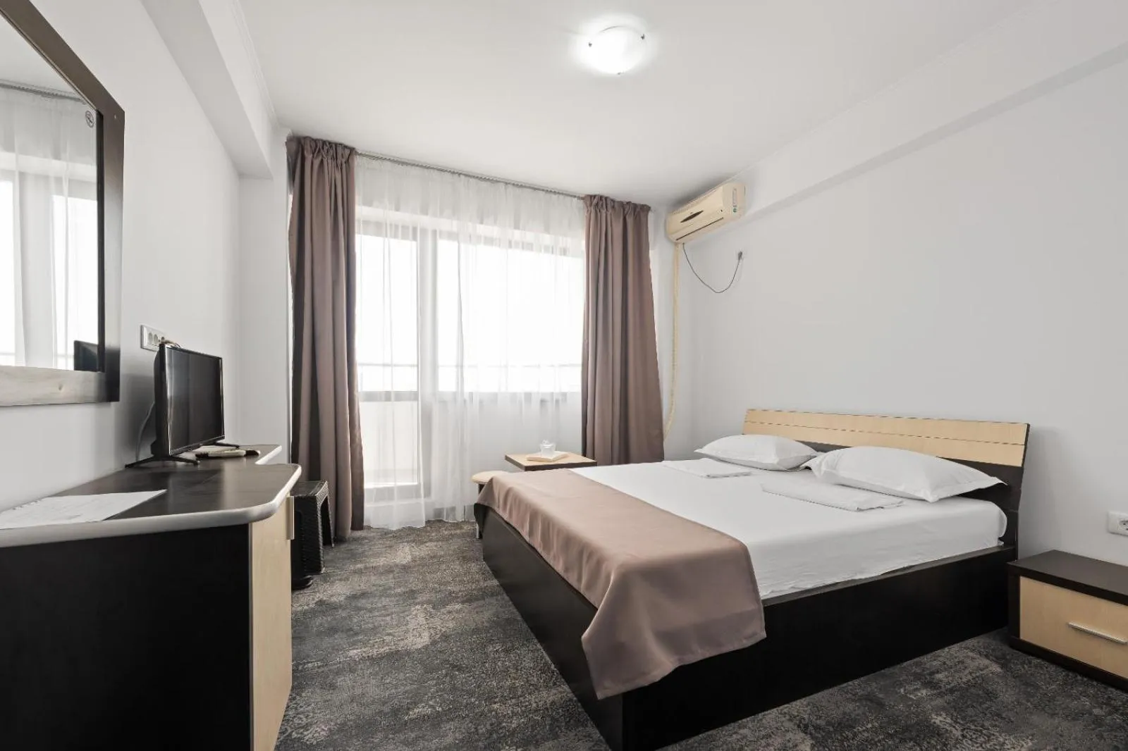 Photo of the whole room, Bed in Hotel Coral