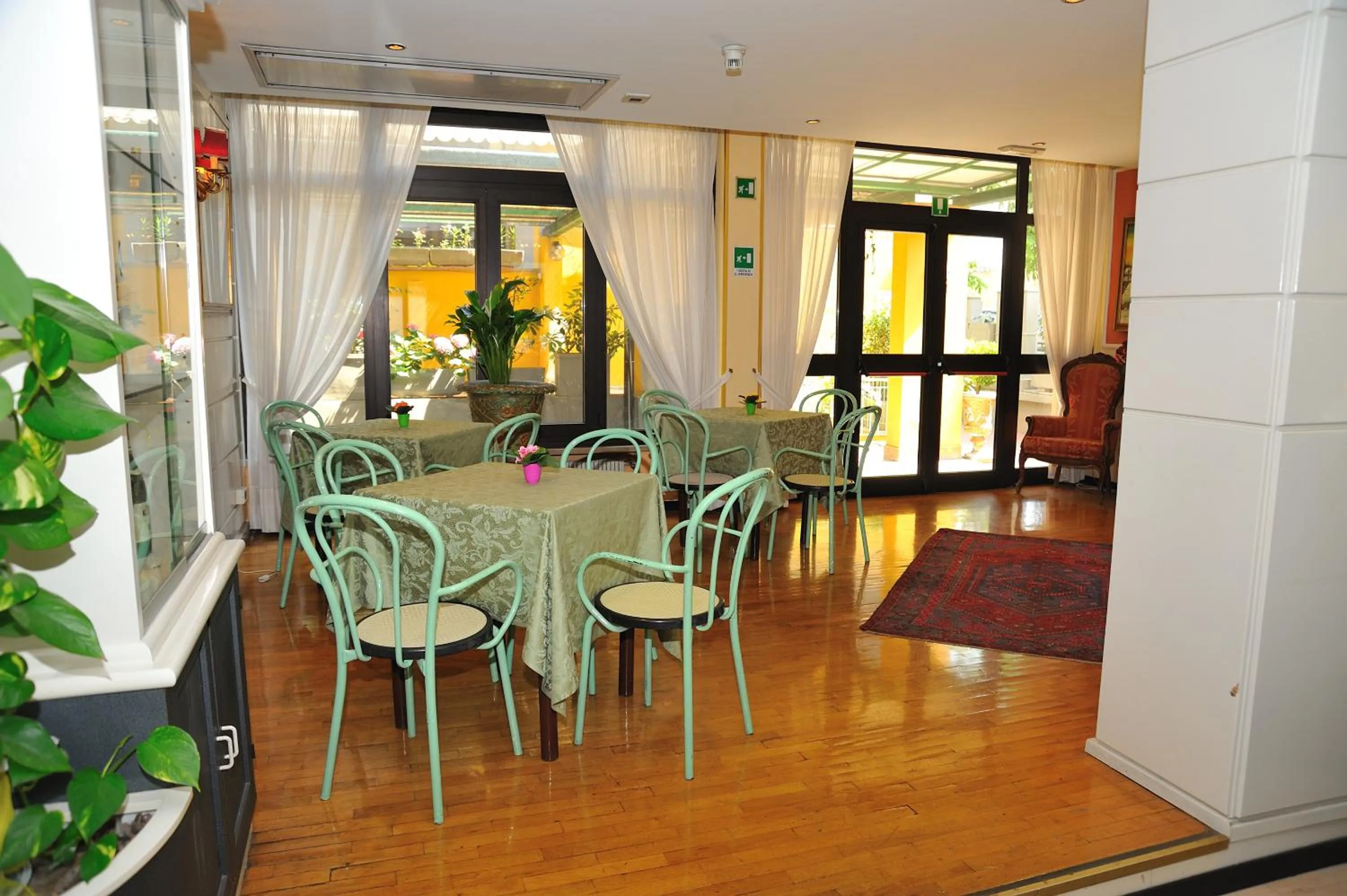 Communal lounge/ TV room in Hotel Salus