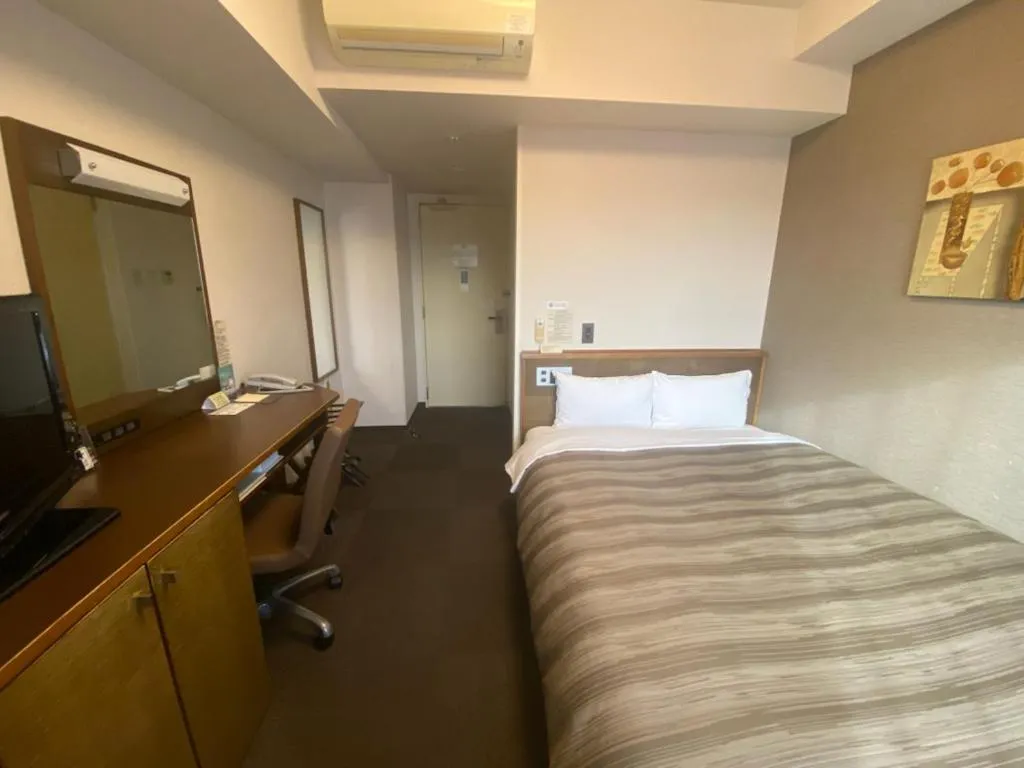 Bed in Hotel Route-Inn Nagoya Imaike Ekimae