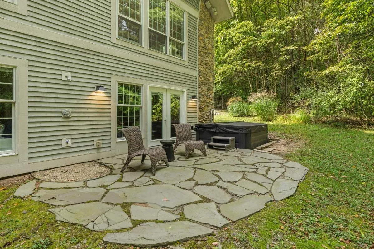 Other in 100 private beach frontage on LK MI Hot tub