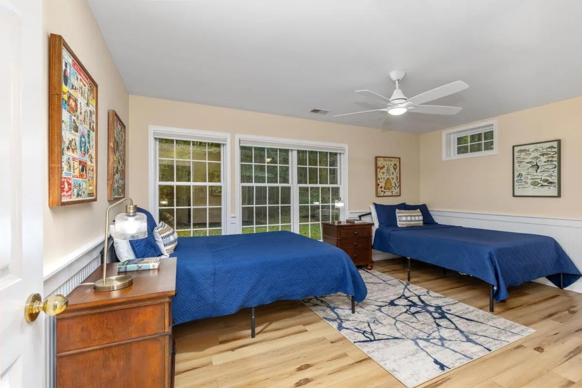 Other, Bed in 100 private beach frontage on LK MI Hot tub