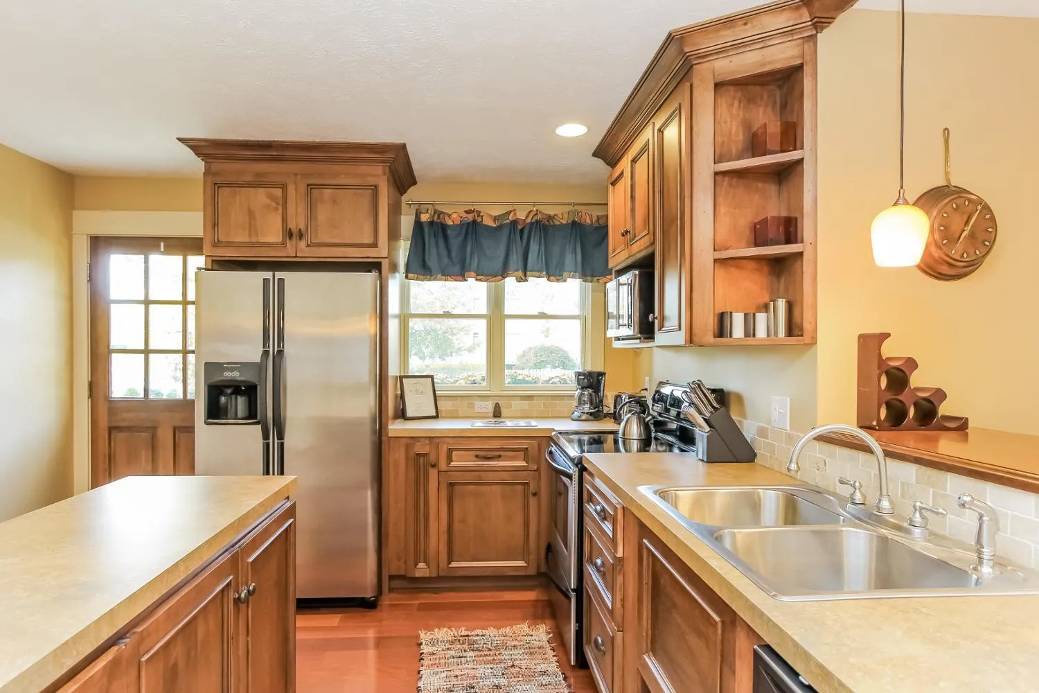Nightingale apt with hot tub walk to Saugatuck