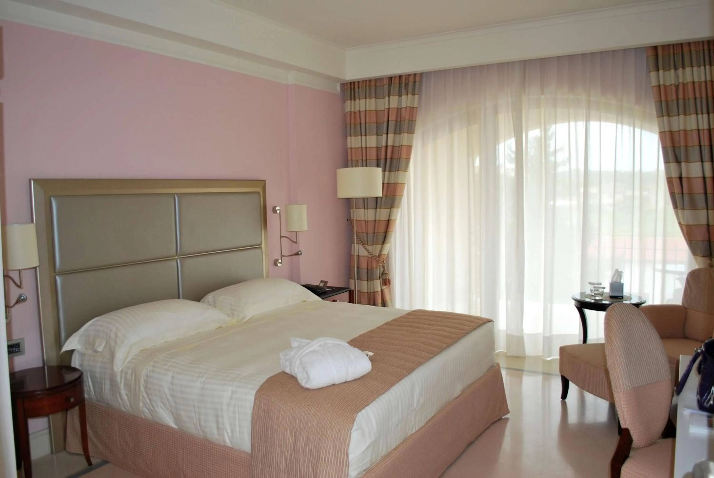 Shower, Bed in Best Western Premier Villa Fabiano Palace Hotel