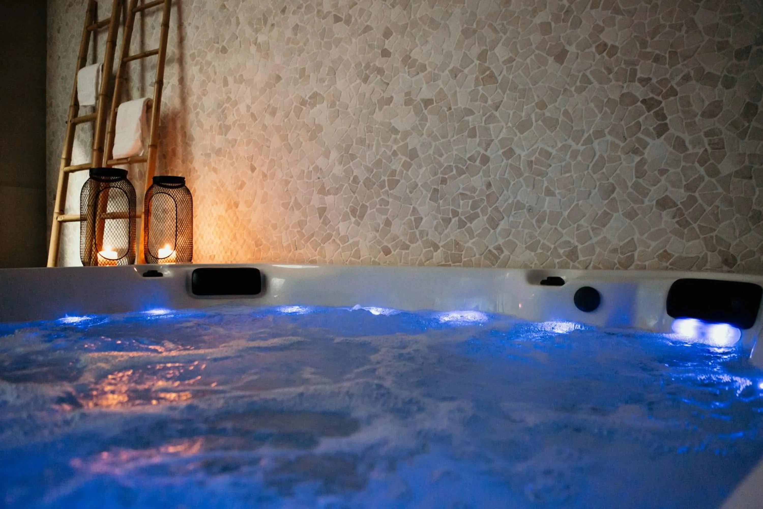 Hot Tub in Via Aetcal Hotel & Wellness