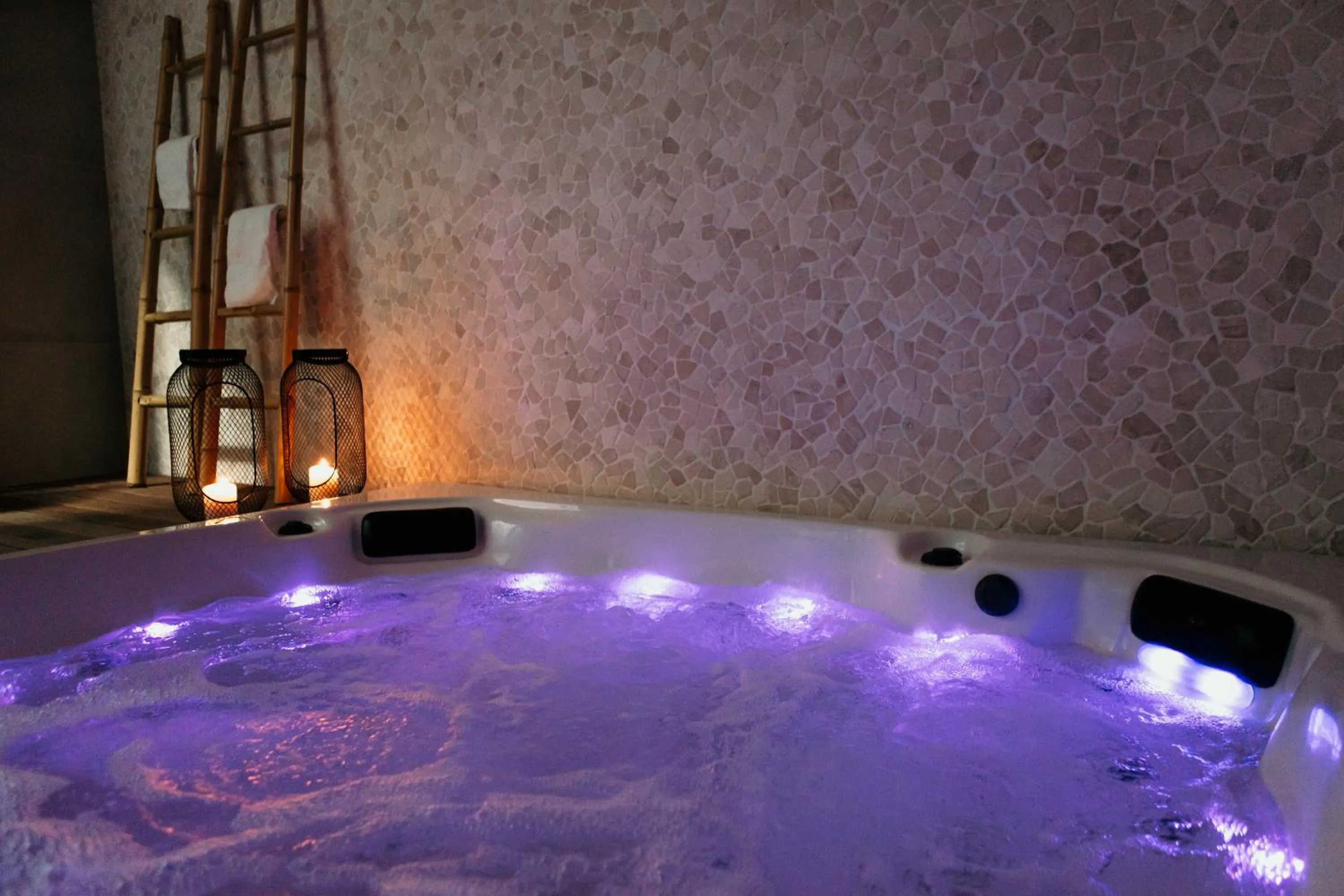 Hot Tub in Via Aetcal Hotel & Wellness