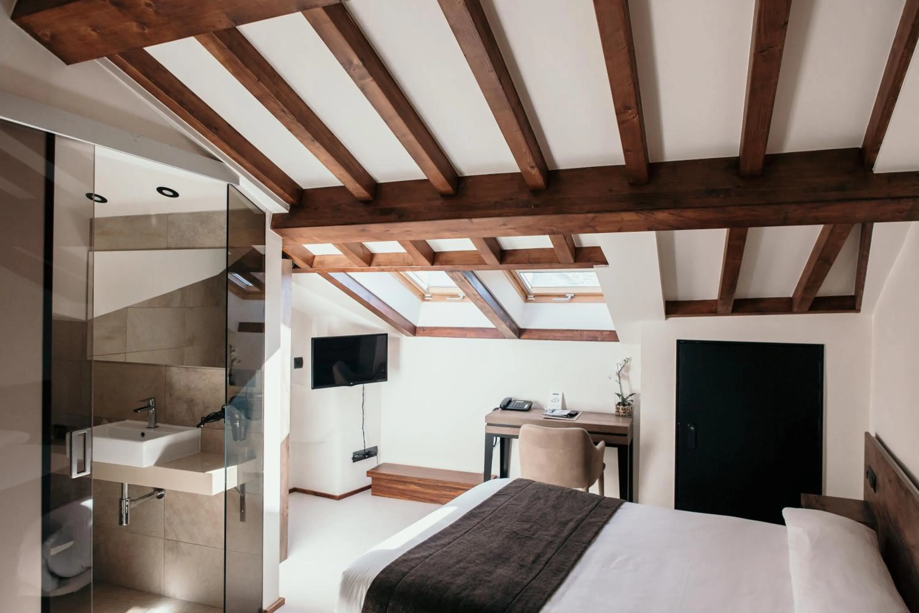 Photo of the whole room, Bed in Via Aetcal Hotel & Wellness