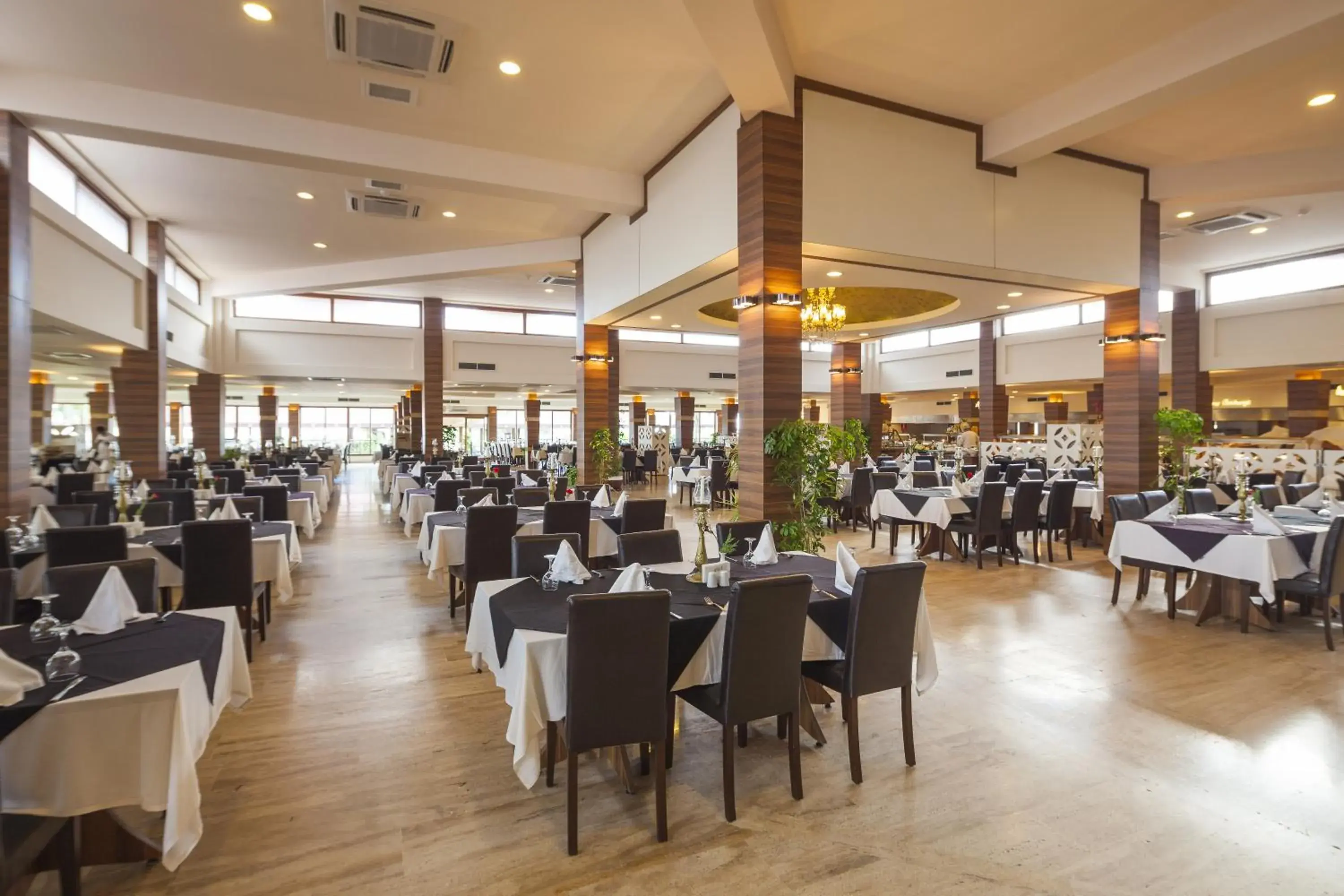 Restaurant/Places to Eat in Club Hotel Turan Prince World