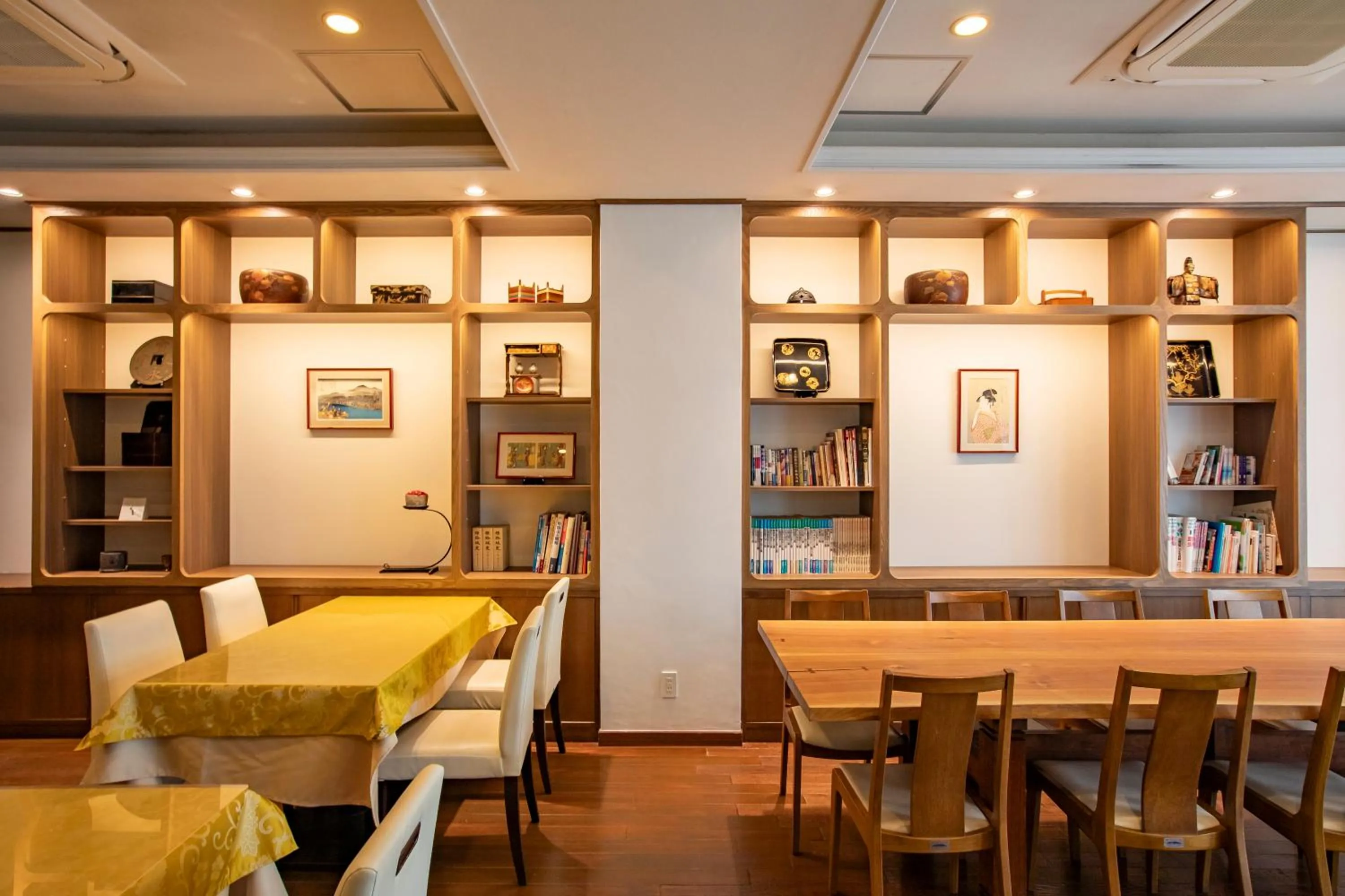 Restaurant/places to eat in Hotel Claire Higasa