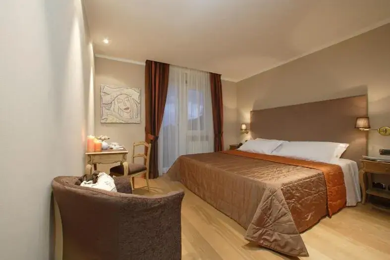 Comfort Double Room in Hotel Savoia dal 1924 Comfort Double Room in Hotel Savoia dal 1924