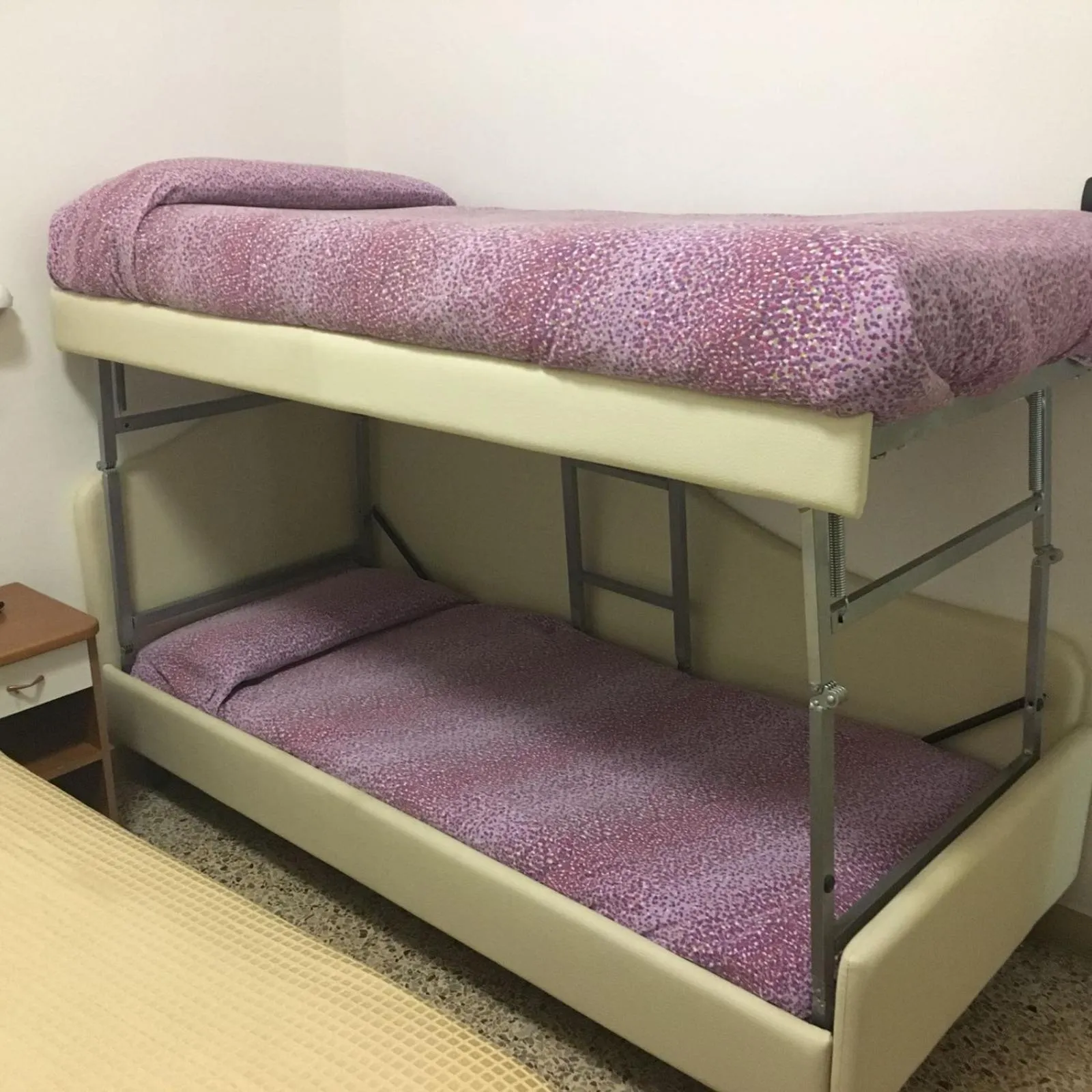 bunk bed, Bed in Hotel Peonia