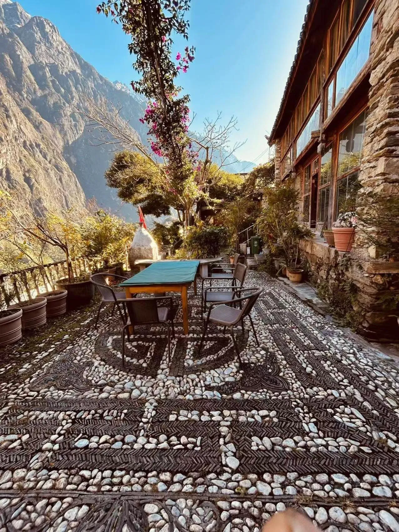 Patio in Tiger Leaping Gorge Sean’s Spring Guesthouse