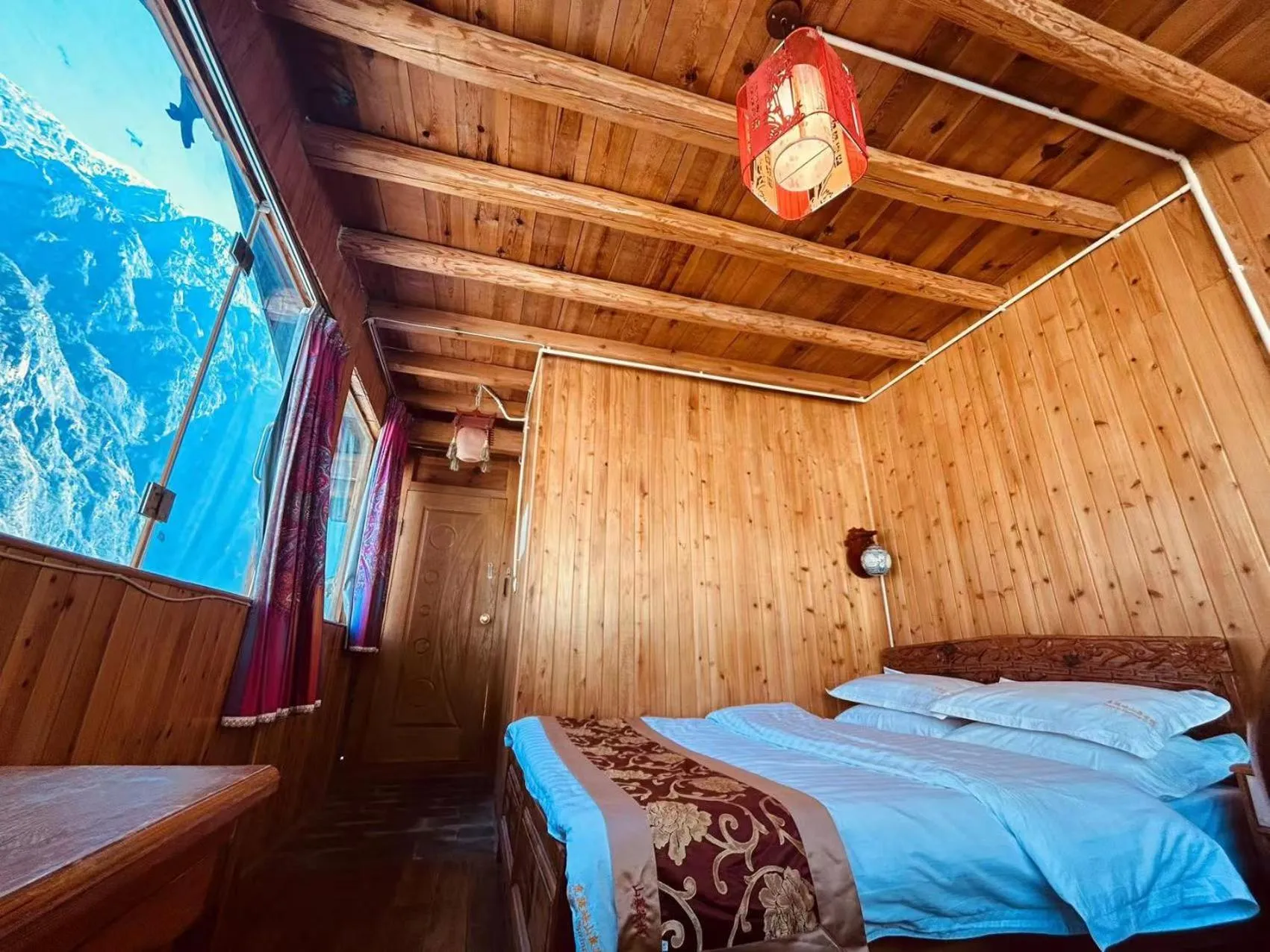 Bedroom in Tiger Leaping Gorge Sean’s Spring Guesthouse