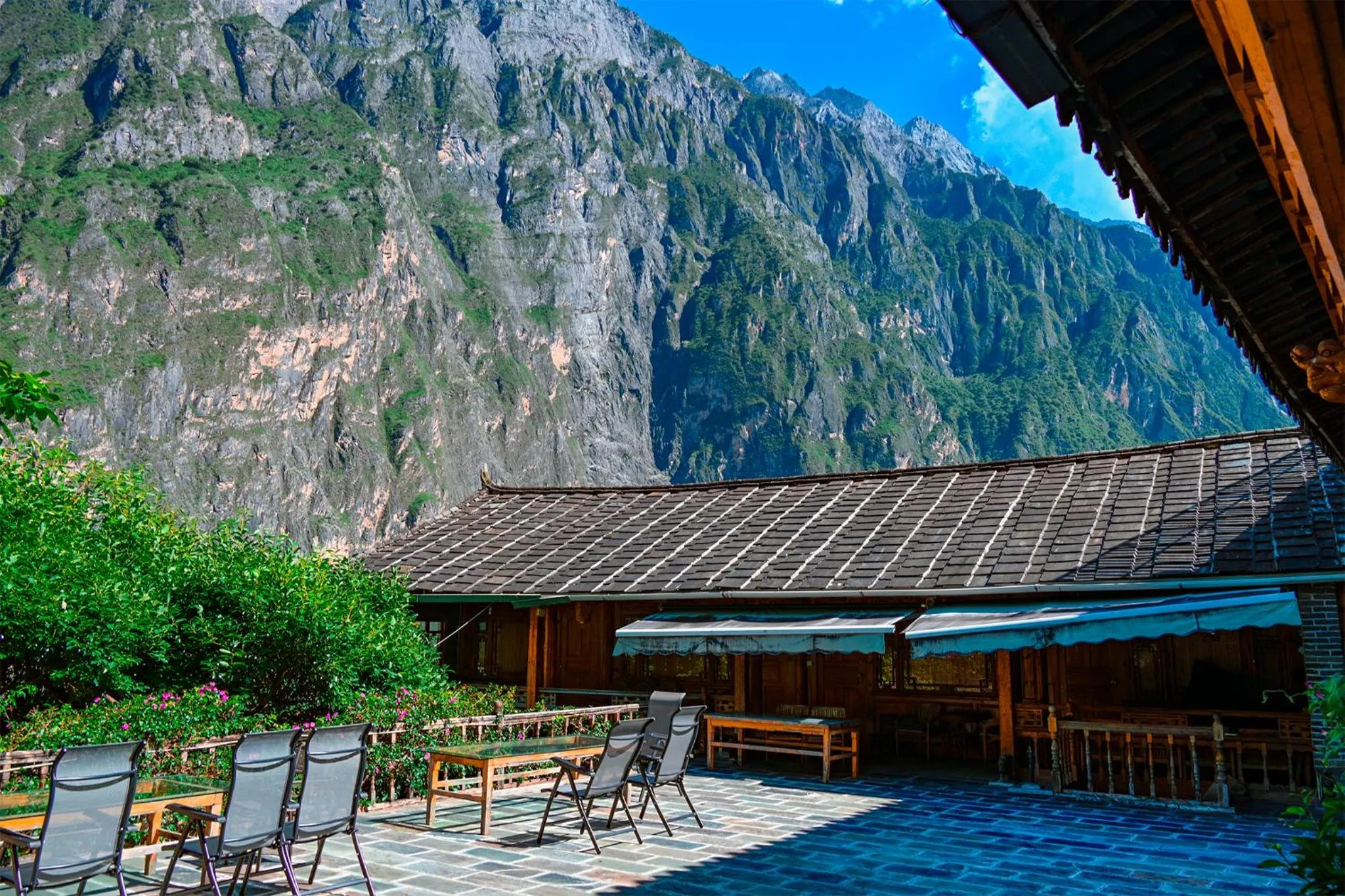 Mountain view in Tiger Leaping Gorge Sean’s Spring Guesthouse