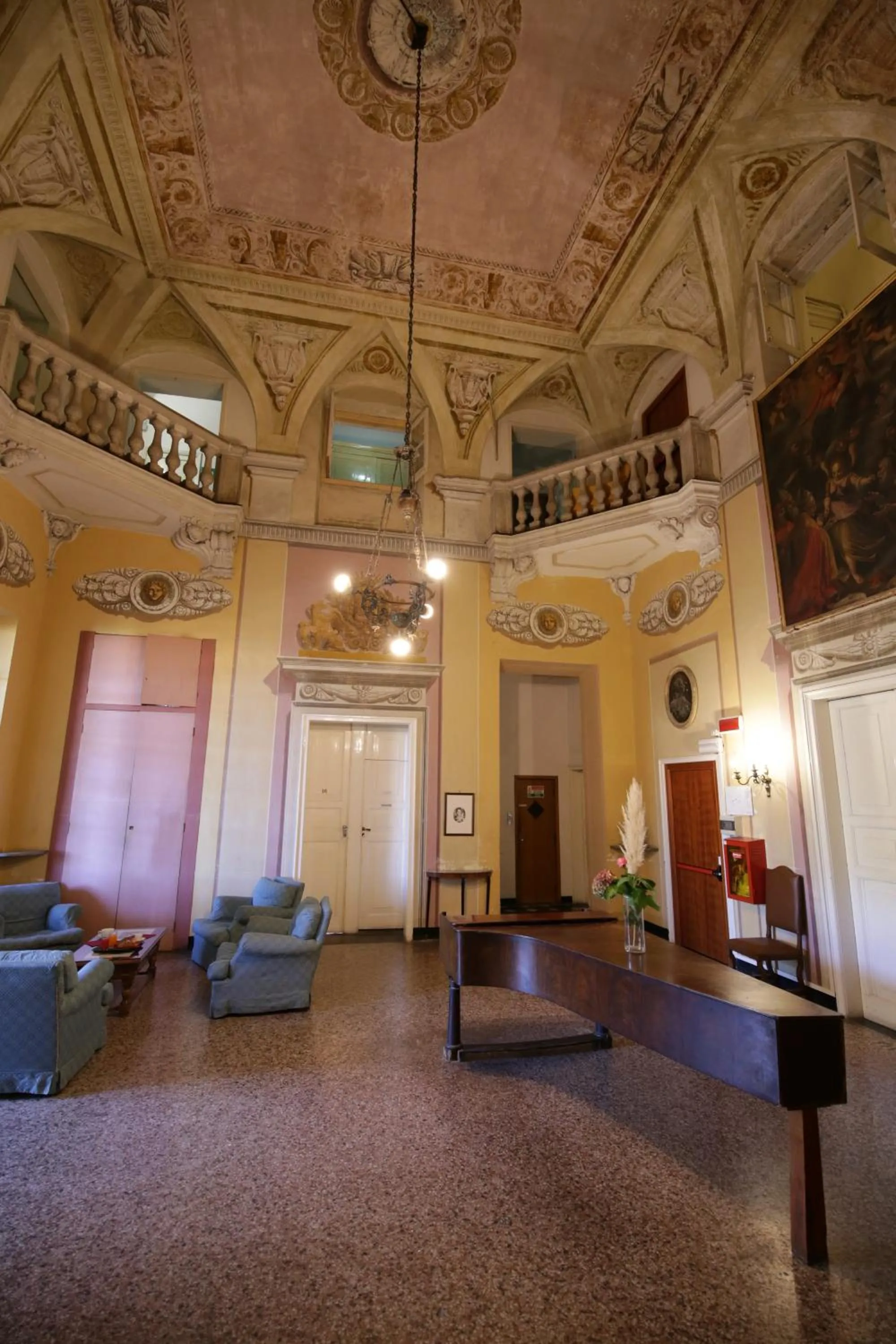 Communal lounge/ TV room in Hotel Villa Bonera