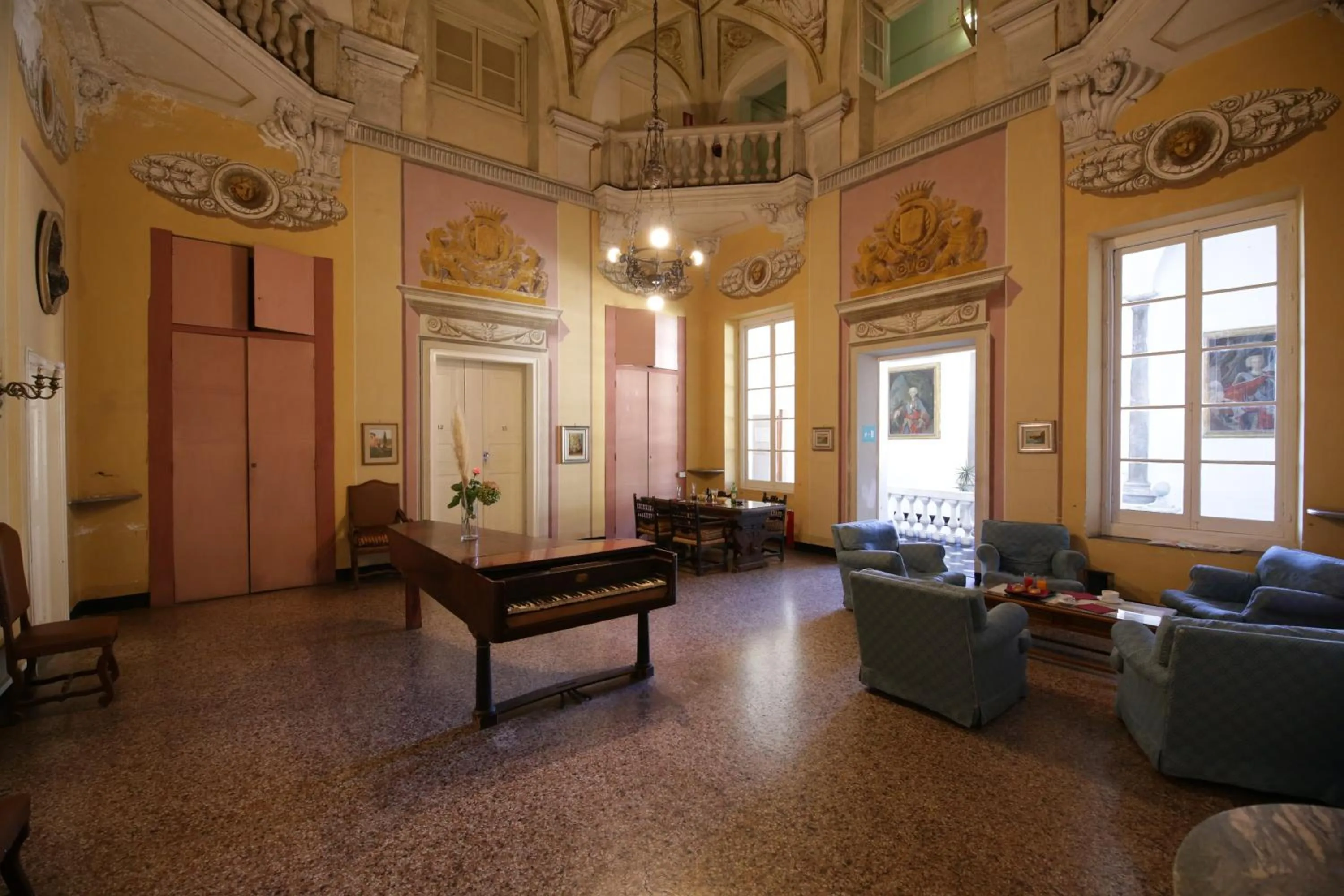 Communal lounge/ TV room in Hotel Villa Bonera