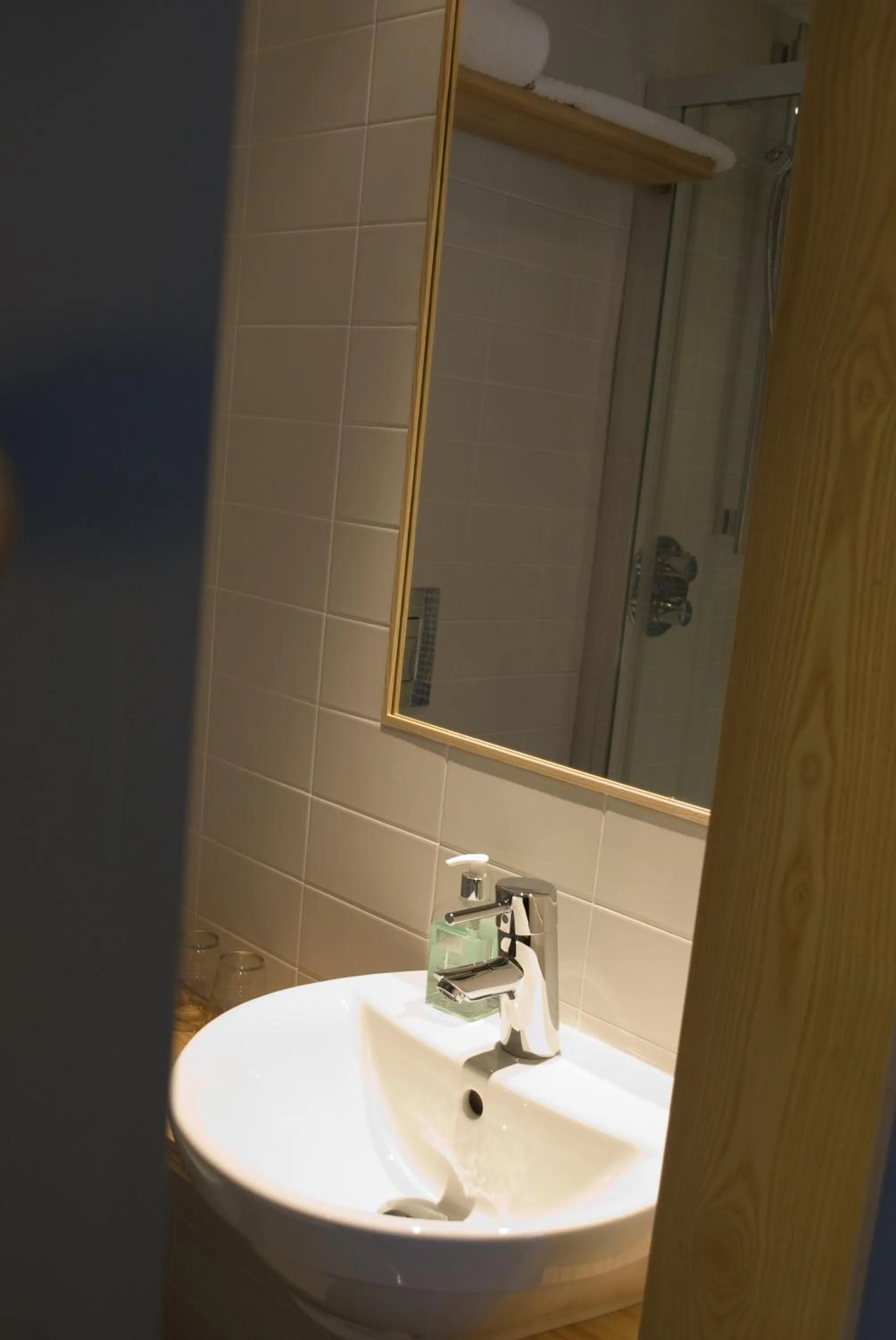 Bathroom in Grasshopper Hotel Glasgow