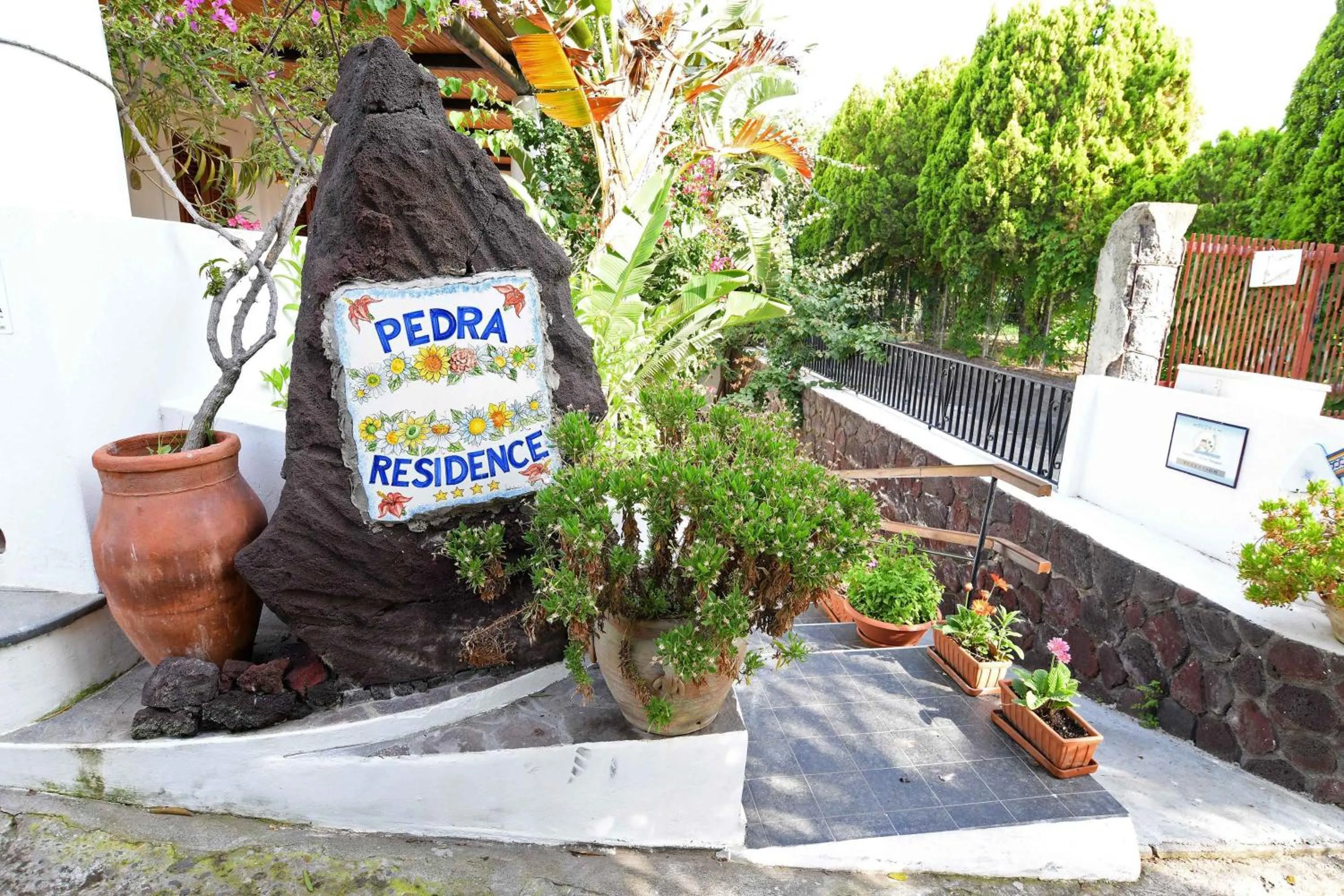 Facade/entrance in Pedra Residence